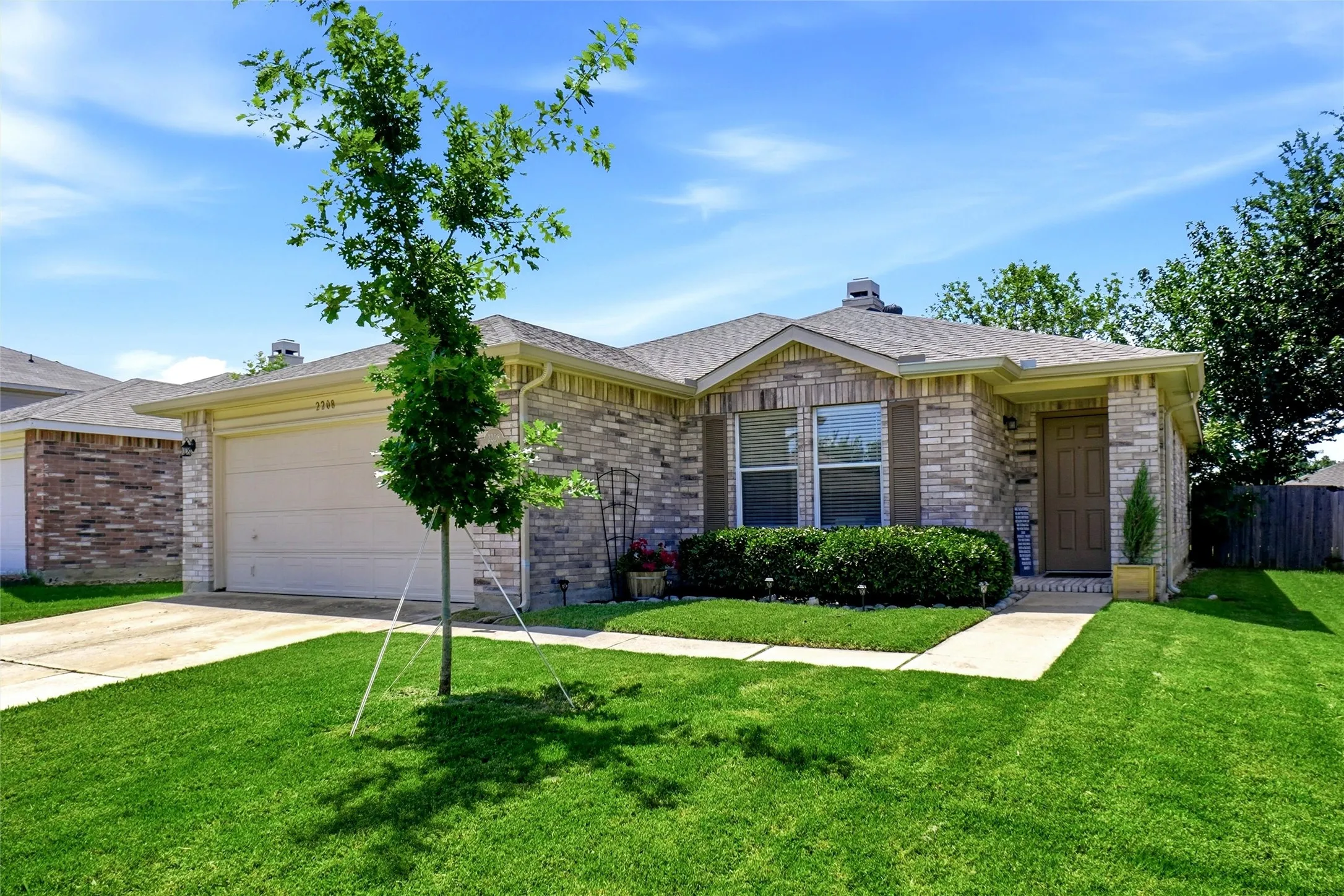 Single Family Residence For Sale in Denton County , 2208 Maple Drive, Little Elm, Texas 75068, 3 Bedroom, 2 Bathroom, 2 Garage spaces, 1,507 Sqft, built in 1999, Price $309,700, mls#21297984, Real Estate Agent in Little Elm, Homes For Sale in Denton county, Homes For Sale in Little Elm, Realtor in Little Elm Texas, Real Estate Brokerage Independent Realty Texas, Luminita Cordes Realtor