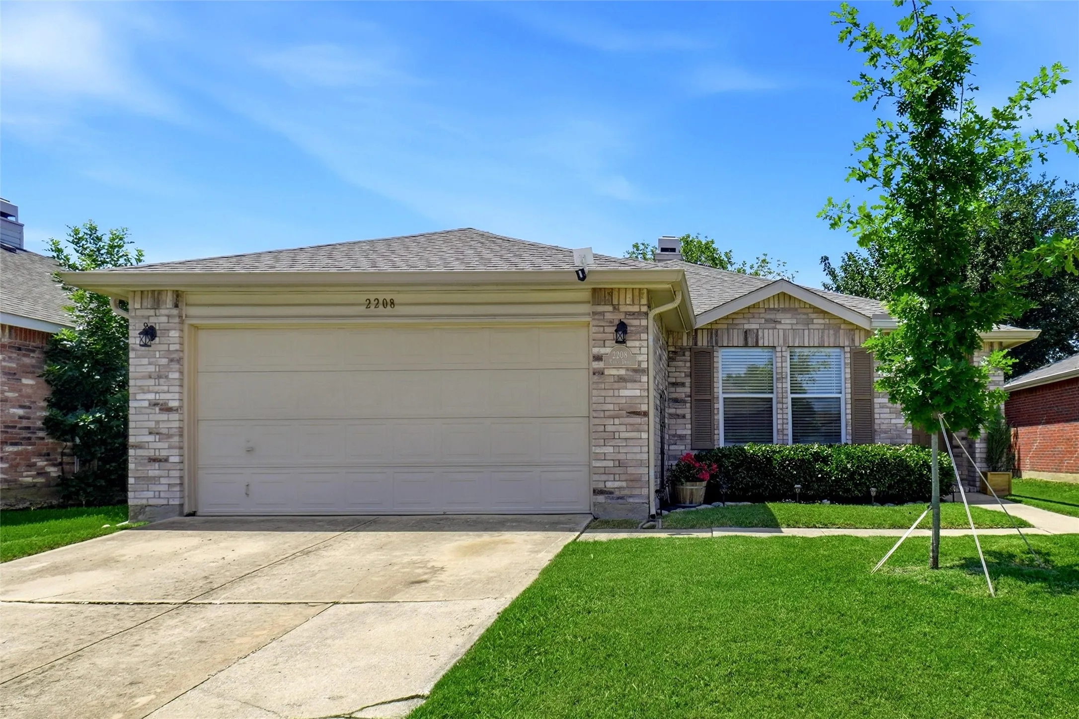 Single Family Residence For Sale in Denton County , 2208 Maple Drive, Little Elm, Texas 75068, 3 Bedroom, 2 Bathroom, 2 Garage spaces, 1,507 Sqft, built in 1999, Price $309,700, mls#21297984, Real Estate Agent in Little Elm, Homes For Sale in Denton county, Homes For Sale in Little Elm, Realtor in Little Elm Texas, Real Estate Brokerage Independent Realty Texas, Luminita Cordes Realtor