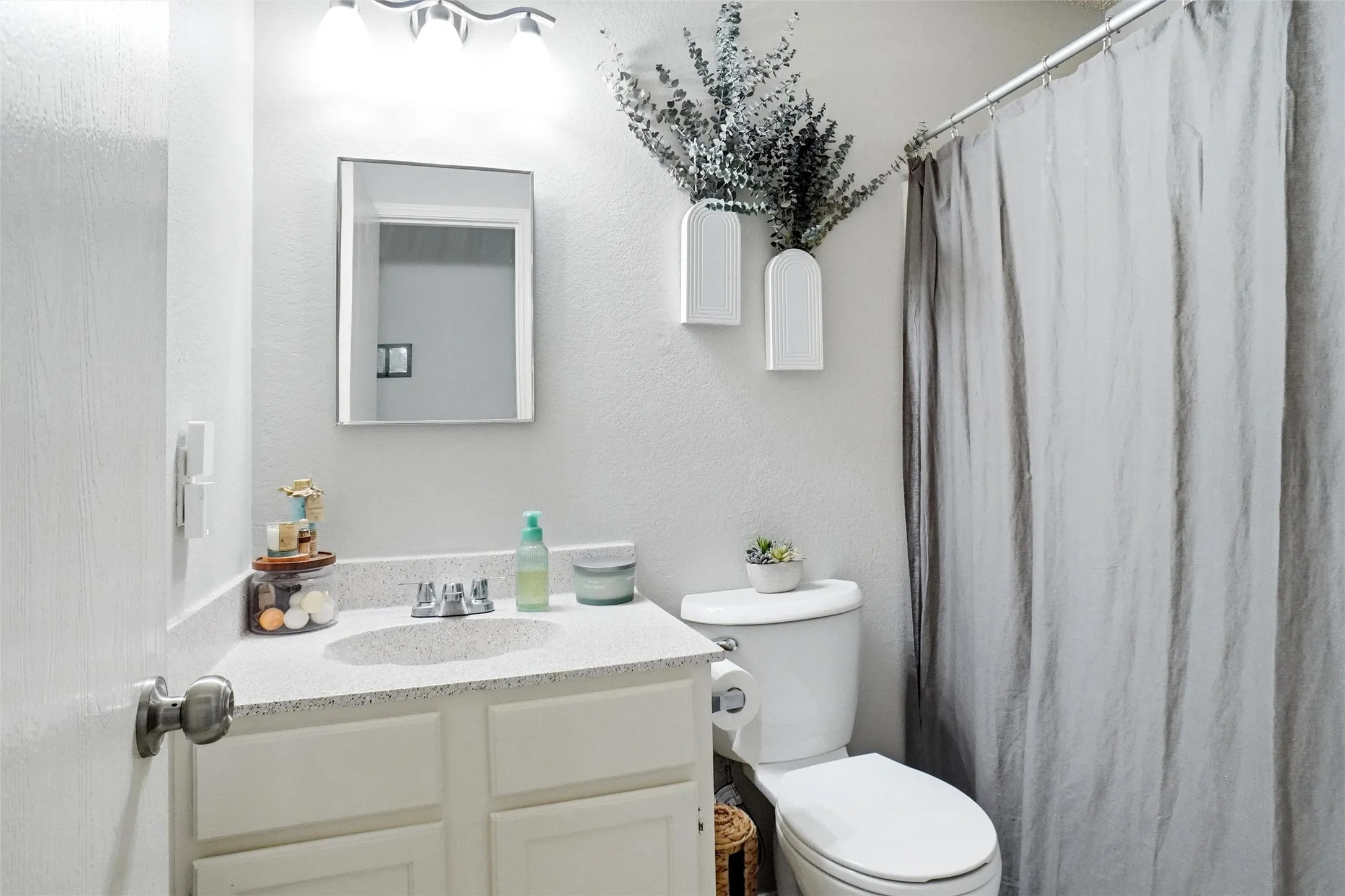 Single Family Residence For Sale in Denton County , 2208 Maple Drive, Little Elm, Texas 75068, 3 Bedroom, 2 Bathroom, 2 Garage spaces, 1,507 Sqft, built in 1999, Price $309,700, mls#21297984, Real Estate Agent in Little Elm, Homes For Sale in Denton county, Homes For Sale in Little Elm, Realtor in Little Elm Texas, Real Estate Brokerage Independent Realty Texas, Luminita Cordes Realtor