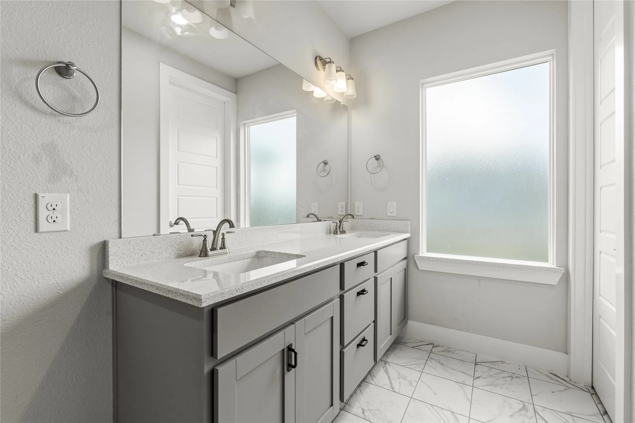 Single Family Residence For Sale in Tarrant County , 411 W Harwood Road, Euless, Texas 76039, 4 Bedroom, 2 Bathroom, 2 Garage spaces, 2,312 Sqft, built in 2025, mls#21299439, Real Estate Agent in Euless, Homes For Sale in Tarrant county, Homes For Sale in Euless, Realtor in Euless Texas, Real Estate Brokerage Independent Realty Texas, Luminita Cordes Realtor