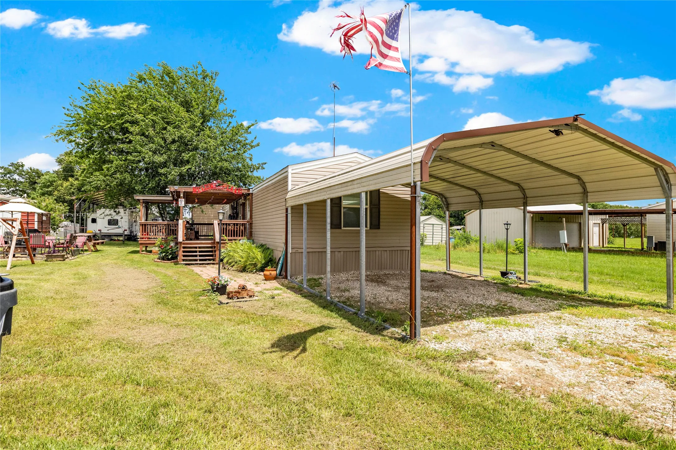Manufactured Home For Sale in Wood County , 188 Mohican, Quitman, Texas 75783, 3 Bedroom, 2 Bathroom, Garage spaces, 924 Sqft, built in 2017, mls#21295716, Real Estate Agent in Quitman, Homes For Sale in Wood county, Homes For Sale in Quitman, Realtor in Quitman Texas, Real Estate Brokerage Independent Realty Texas, Luminita Cordes Realtor