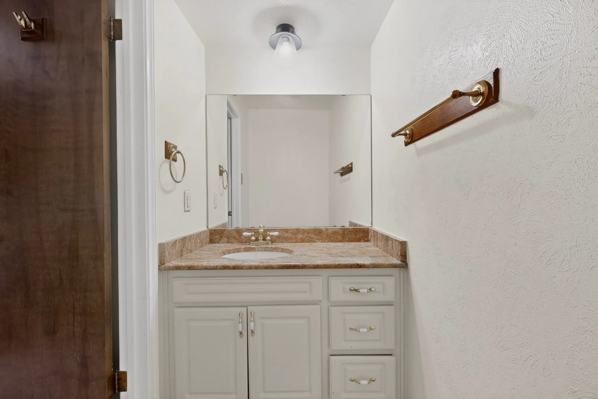 Single Family Residence For Sale in Tarrant County , 3411 Sheffield Drive, Arlington, Texas 76013, 4 Bedroom, 3 Bathroom, 2 Garage spaces, 2,200 Sqft, built in 1973, mls#21299865, Real Estate Agent in Arlington, Homes For Sale in Tarrant county, Homes For Sale in Arlington, Realtor in Arlington Texas, Real Estate Brokerage Independent Realty Texas, Luminita Cordes Realtor