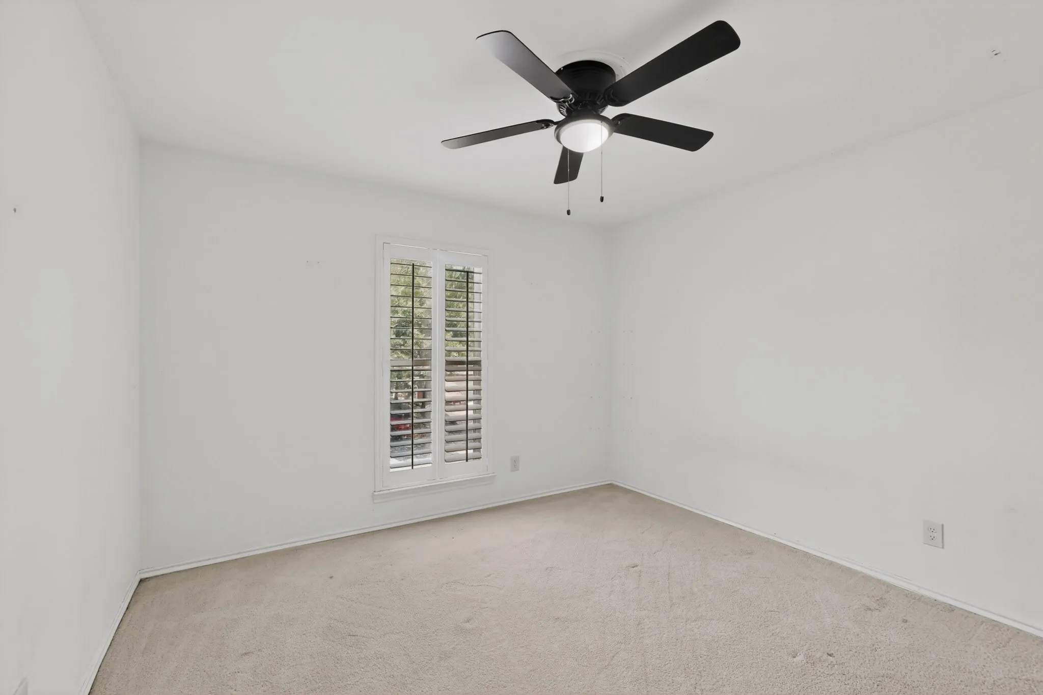 Single Family Residence For Sale in Tarrant County , 3411 Sheffield Drive, Arlington, Texas 76013, 4 Bedroom, 3 Bathroom, 2 Garage spaces, 2,200 Sqft, built in 1973, mls#21299865, Real Estate Agent in Arlington, Homes For Sale in Tarrant county, Homes For Sale in Arlington, Realtor in Arlington Texas, Real Estate Brokerage Independent Realty Texas, Luminita Cordes Realtor