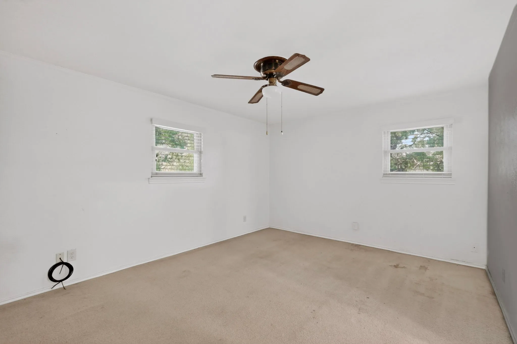 Single Family Residence For Sale in Tarrant County , 3411 Sheffield Drive, Arlington, Texas 76013, 4 Bedroom, 3 Bathroom, 2 Garage spaces, 2,200 Sqft, built in 1973, mls#21299865, Real Estate Agent in Arlington, Homes For Sale in Tarrant county, Homes For Sale in Arlington, Realtor in Arlington Texas, Real Estate Brokerage Independent Realty Texas, Luminita Cordes Realtor