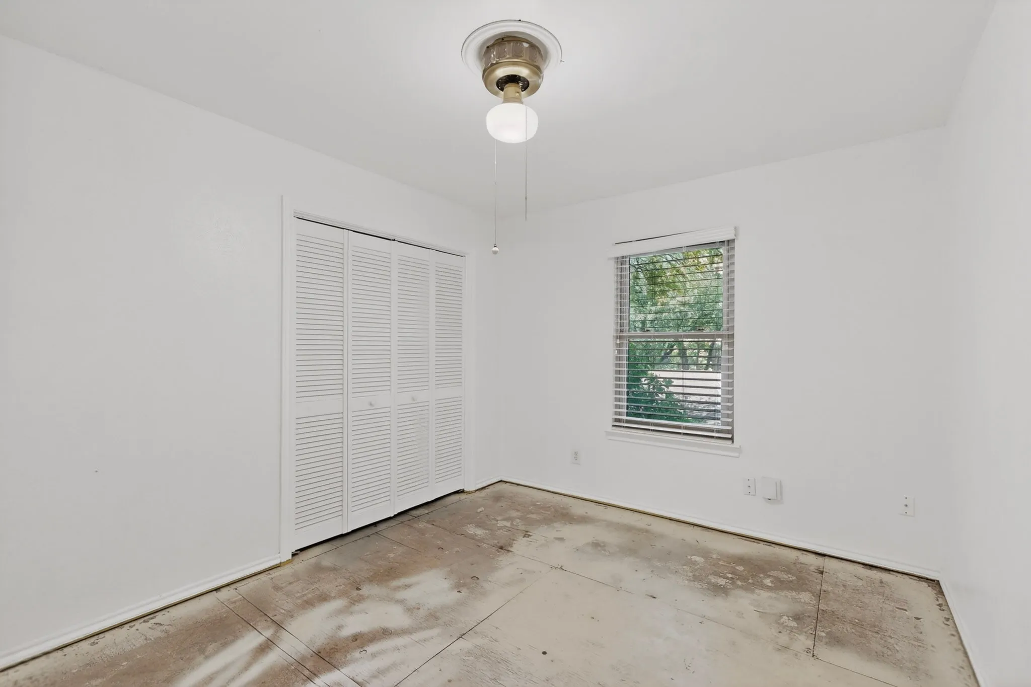 Single Family Residence For Sale in Tarrant County , 3411 Sheffield Drive, Arlington, Texas 76013, 4 Bedroom, 3 Bathroom, 2 Garage spaces, 2,200 Sqft, built in 1973, mls#21299865, Real Estate Agent in Arlington, Homes For Sale in Tarrant county, Homes For Sale in Arlington, Realtor in Arlington Texas, Real Estate Brokerage Independent Realty Texas, Luminita Cordes Realtor