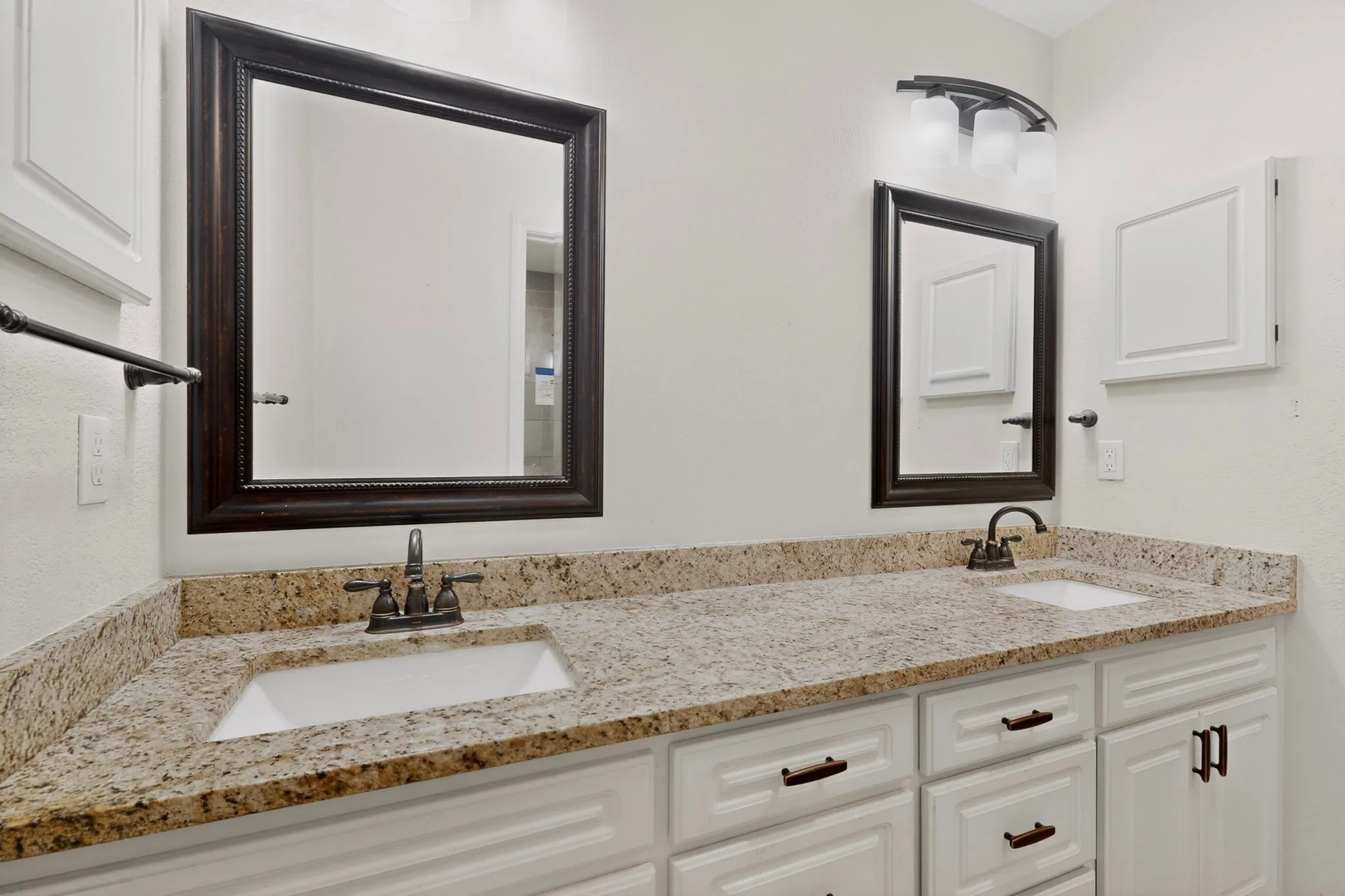 Single Family Residence For Sale in Tarrant County , 3411 Sheffield Drive, Arlington, Texas 76013, 4 Bedroom, 3 Bathroom, 2 Garage spaces, 2,200 Sqft, built in 1973, mls#21299865, Real Estate Agent in Arlington, Homes For Sale in Tarrant county, Homes For Sale in Arlington, Realtor in Arlington Texas, Real Estate Brokerage Independent Realty Texas, Luminita Cordes Realtor