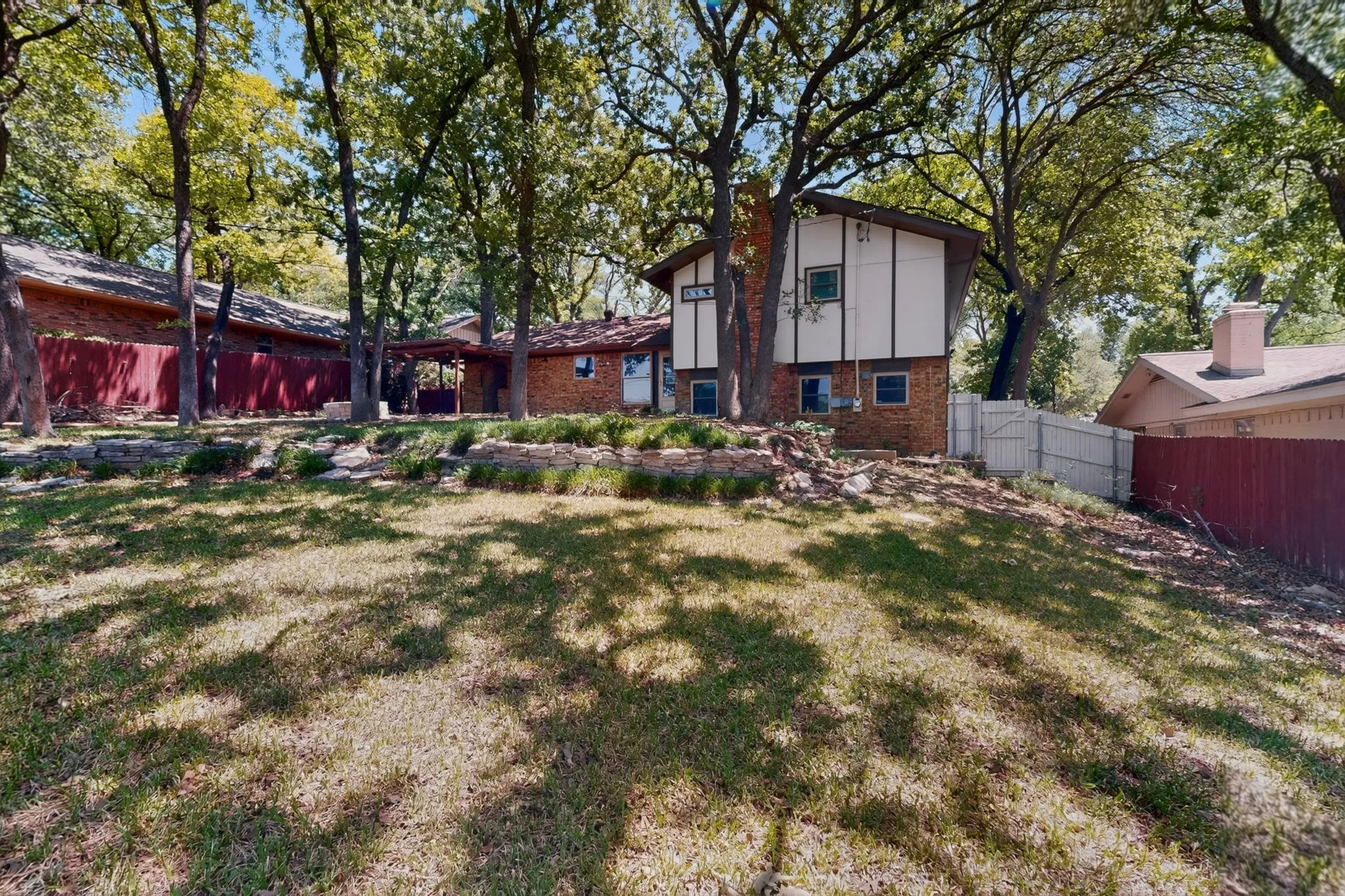 Single Family Residence For Sale in Tarrant County , 3411 Sheffield Drive, Arlington, Texas 76013, 4 Bedroom, 3 Bathroom, 2 Garage spaces, 2,200 Sqft, built in 1973, mls#21299865, Real Estate Agent in Arlington, Homes For Sale in Tarrant county, Homes For Sale in Arlington, Realtor in Arlington Texas, Real Estate Brokerage Independent Realty Texas, Luminita Cordes Realtor