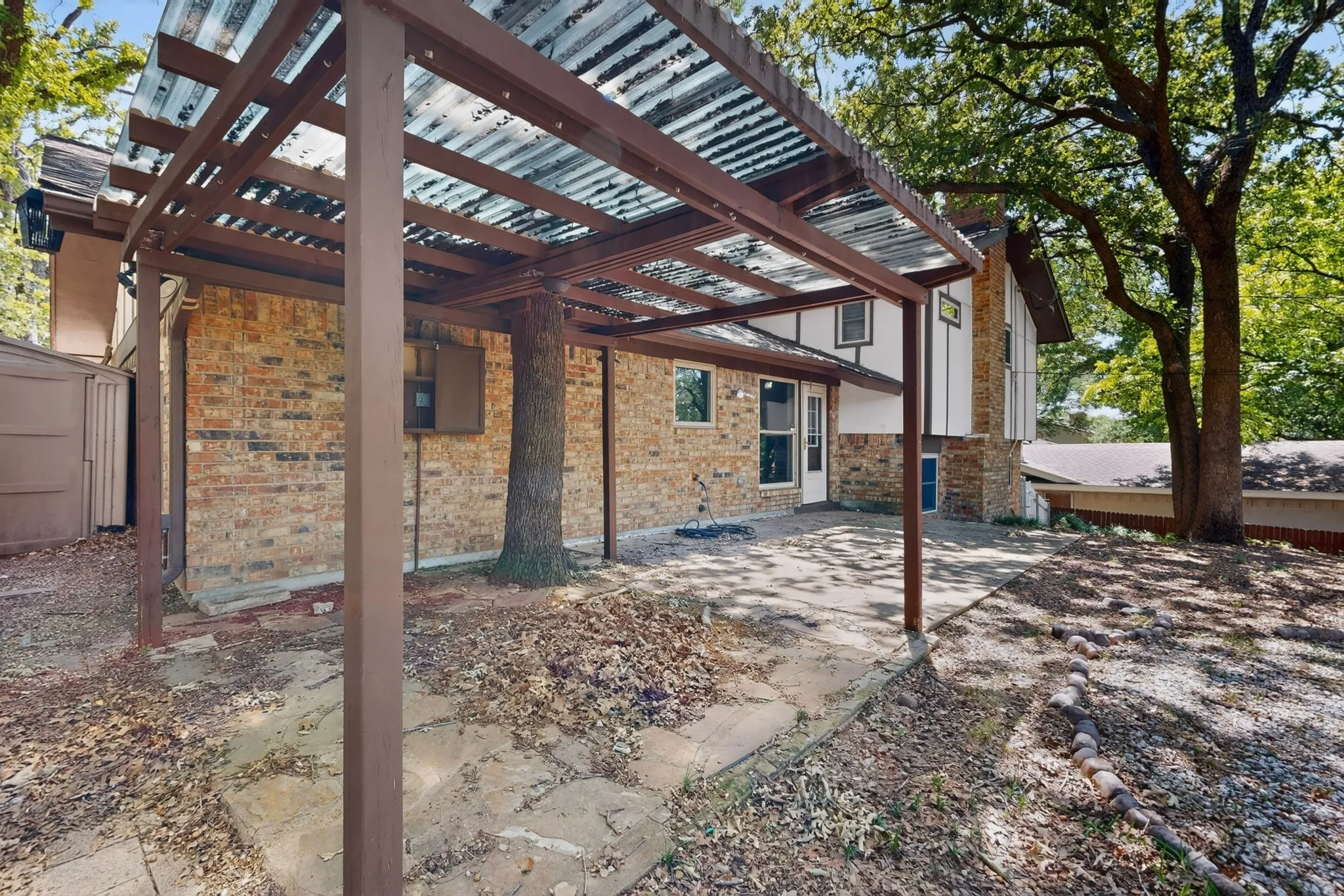 Single Family Residence For Sale in Tarrant County , 3411 Sheffield Drive, Arlington, Texas 76013, 4 Bedroom, 3 Bathroom, 2 Garage spaces, 2,200 Sqft, built in 1973, mls#21299865, Real Estate Agent in Arlington, Homes For Sale in Tarrant county, Homes For Sale in Arlington, Realtor in Arlington Texas, Real Estate Brokerage Independent Realty Texas, Luminita Cordes Realtor