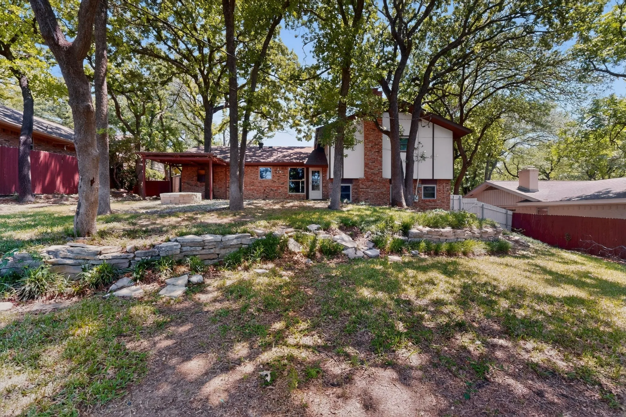Single Family Residence For Sale in Tarrant County , 3411 Sheffield Drive, Arlington, Texas 76013, 4 Bedroom, 3 Bathroom, 2 Garage spaces, 2,200 Sqft, built in 1973, mls#21299865, Real Estate Agent in Arlington, Homes For Sale in Tarrant county, Homes For Sale in Arlington, Realtor in Arlington Texas, Real Estate Brokerage Independent Realty Texas, Luminita Cordes Realtor