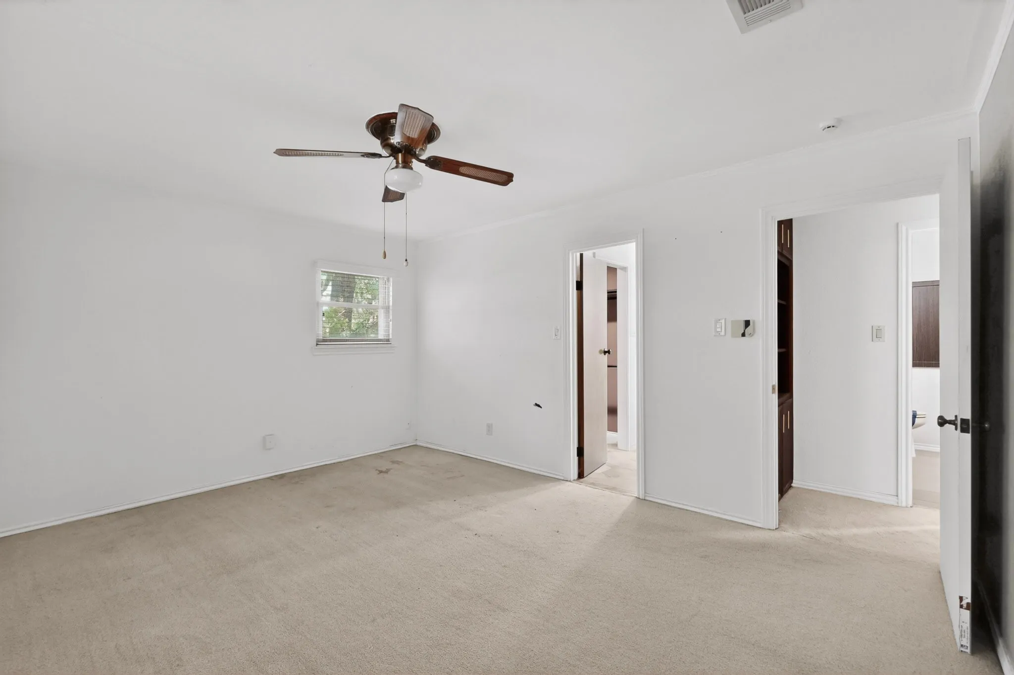 Single Family Residence For Sale in Tarrant County , 3411 Sheffield Drive, Arlington, Texas 76013, 4 Bedroom, 3 Bathroom, 2 Garage spaces, 2,200 Sqft, built in 1973, mls#21299865, Real Estate Agent in Arlington, Homes For Sale in Tarrant county, Homes For Sale in Arlington, Realtor in Arlington Texas, Real Estate Brokerage Independent Realty Texas, Luminita Cordes Realtor