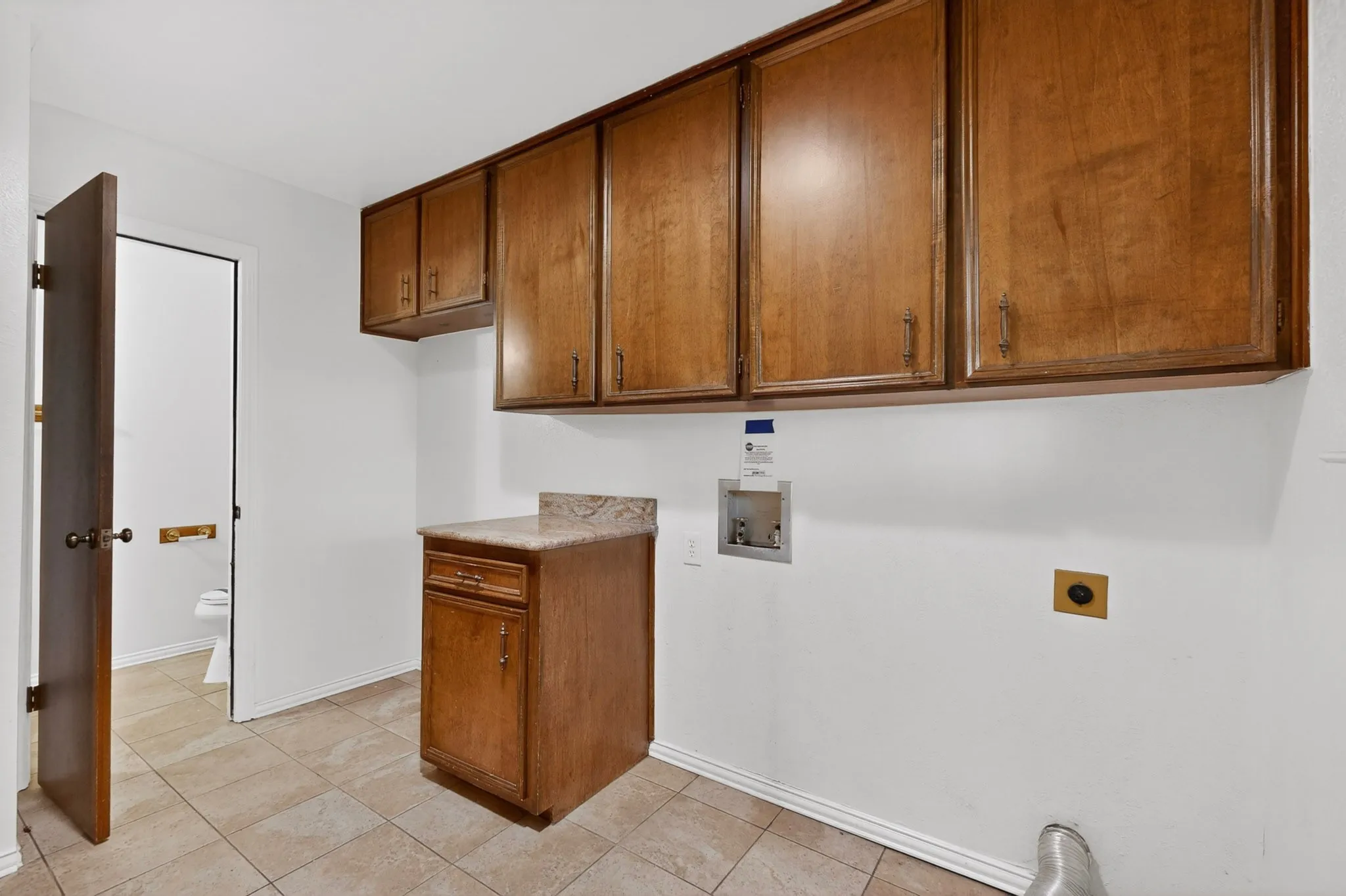 Single Family Residence For Sale in Tarrant County , 3411 Sheffield Drive, Arlington, Texas 76013, 4 Bedroom, 3 Bathroom, 2 Garage spaces, 2,200 Sqft, built in 1973, mls#21299865, Real Estate Agent in Arlington, Homes For Sale in Tarrant county, Homes For Sale in Arlington, Realtor in Arlington Texas, Real Estate Brokerage Independent Realty Texas, Luminita Cordes Realtor