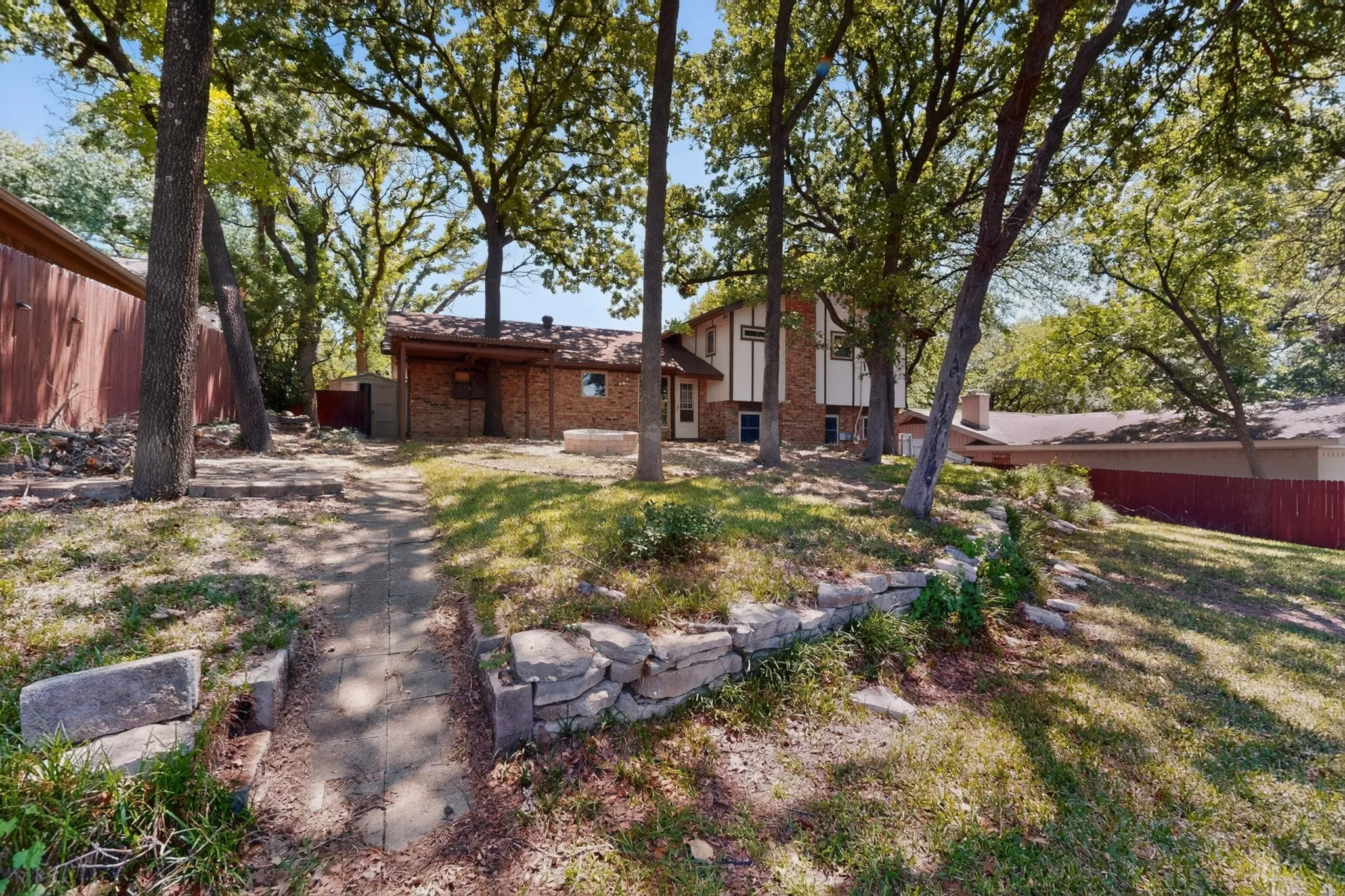Single Family Residence For Sale in Tarrant County , 3411 Sheffield Drive, Arlington, Texas 76013, 4 Bedroom, 3 Bathroom, 2 Garage spaces, 2,200 Sqft, built in 1973, mls#21299865, Real Estate Agent in Arlington, Homes For Sale in Tarrant county, Homes For Sale in Arlington, Realtor in Arlington Texas, Real Estate Brokerage Independent Realty Texas, Luminita Cordes Realtor