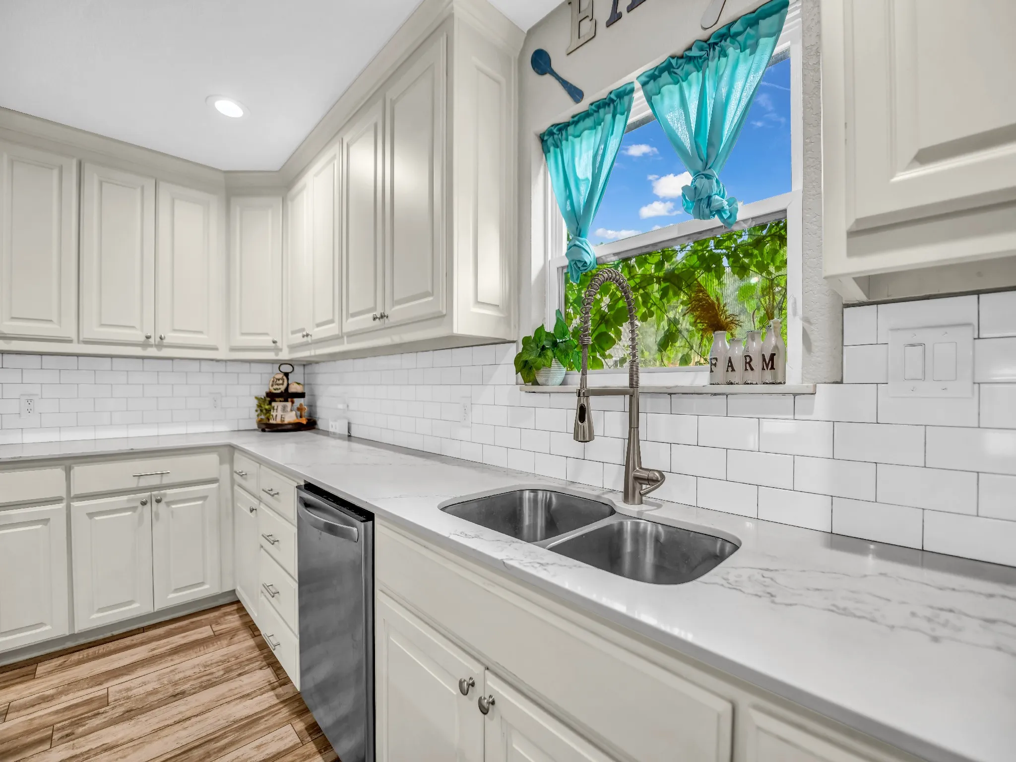 Single Family Residence For Sale in Palo Pinto County , 104 Turkey Creek Road, Mineral Wells, Texas 76067, 3 Bedroom, 2 Bathroom, Garage spaces, 1,770 Sqft, built in 2020, mls#21298524, Real Estate Agent in Mineral Wells, Homes For Sale in Palo Pinto county, Homes For Sale in Mineral Wells, Realtor in Mineral Wells Texas, Real Estate Brokerage Independent Realty Texas, Luminita Cordes Realtor