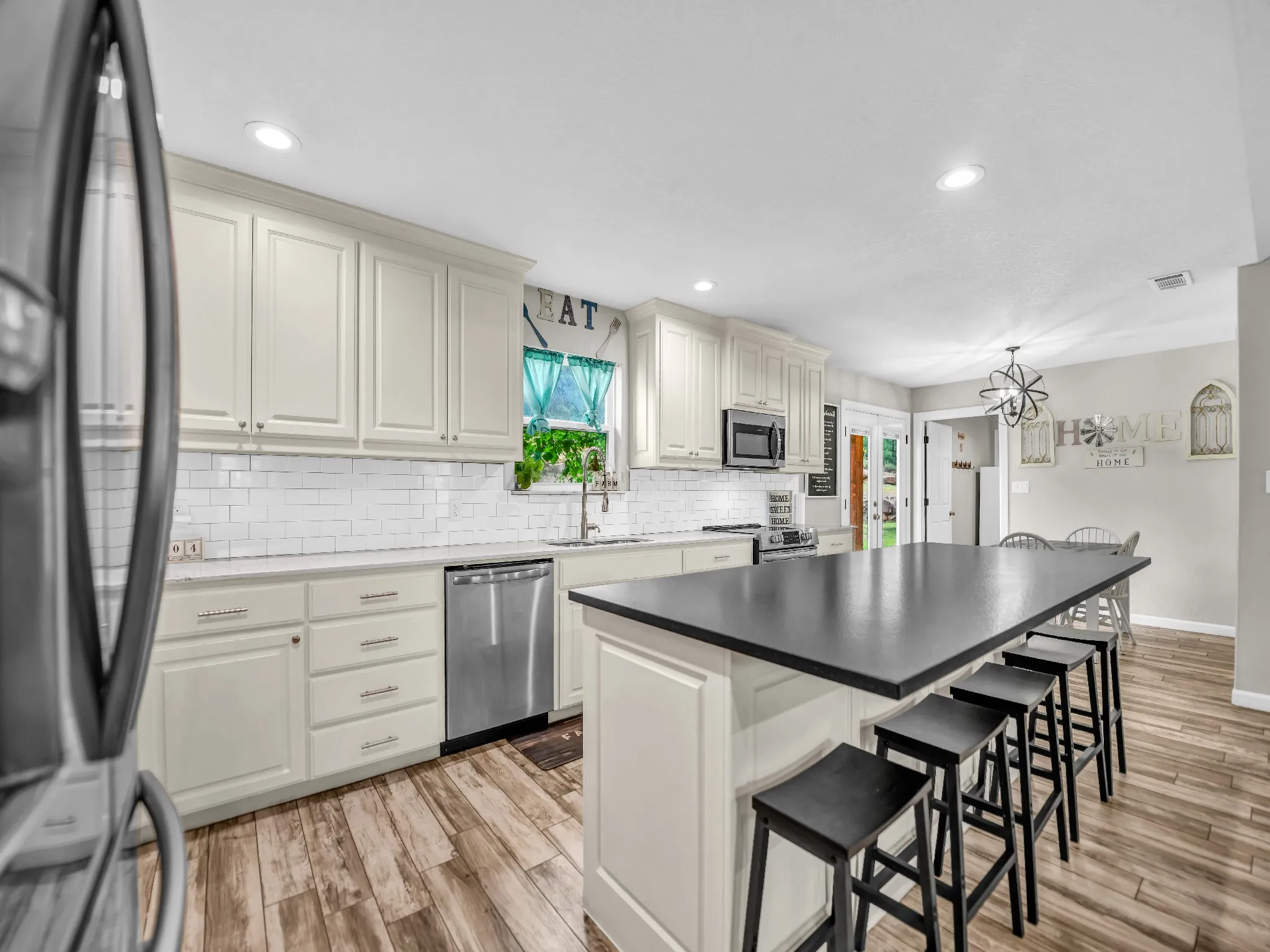 Single Family Residence For Sale in Palo Pinto County , 104 Turkey Creek Road, Mineral Wells, Texas 76067, 3 Bedroom, 2 Bathroom, Garage spaces, 1,770 Sqft, built in 2020, mls#21298524, Real Estate Agent in Mineral Wells, Homes For Sale in Palo Pinto county, Homes For Sale in Mineral Wells, Realtor in Mineral Wells Texas, Real Estate Brokerage Independent Realty Texas, Luminita Cordes Realtor