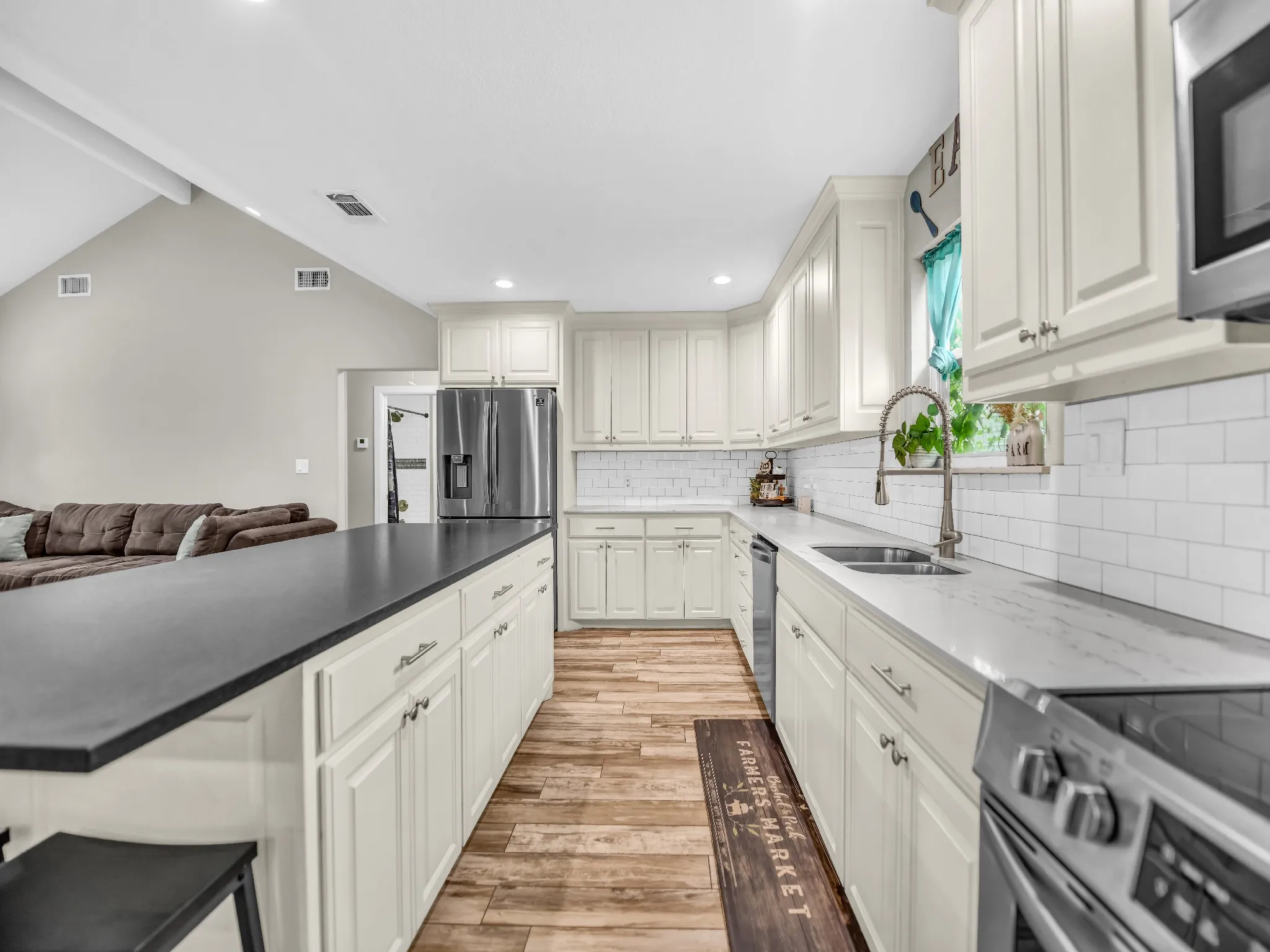 Single Family Residence For Sale in Palo Pinto County , 104 Turkey Creek Road, Mineral Wells, Texas 76067, 3 Bedroom, 2 Bathroom, Garage spaces, 1,770 Sqft, built in 2020, mls#21298524, Real Estate Agent in Mineral Wells, Homes For Sale in Palo Pinto county, Homes For Sale in Mineral Wells, Realtor in Mineral Wells Texas, Real Estate Brokerage Independent Realty Texas, Luminita Cordes Realtor
