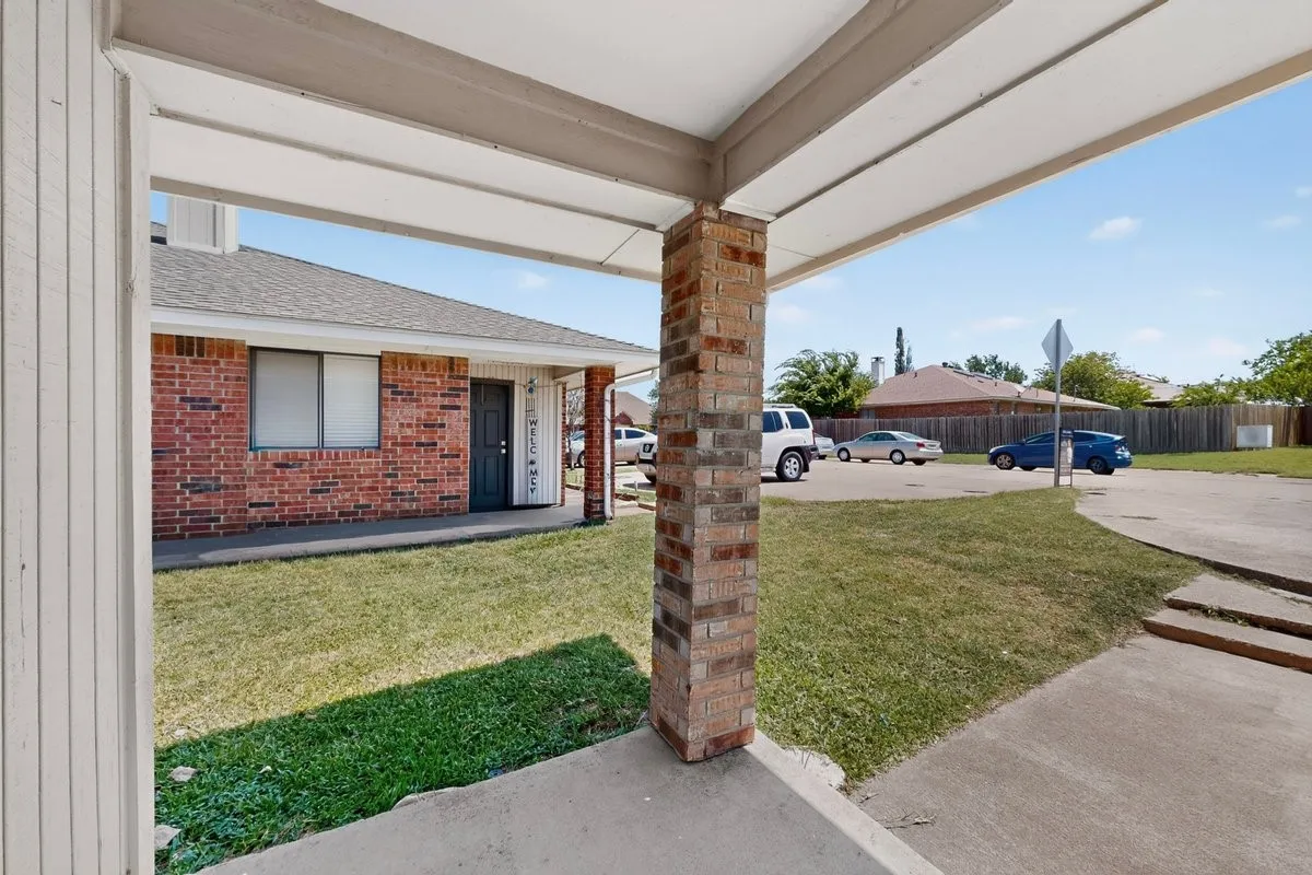 Duplex For Rent in Collin County , 9693 Windy Ridge Road, Frisco, Texas 75033, 3 Bedroom, 2 Bathroom, Garage spaces, 1,251 Sqft, built in 1984, mls#21299885, Real Estate Agent in Frisco, Homes For Rent in Collin county, Homes For Rent in Frisco, Realtor in Frisco Texas, Real Estate Brokerage Independent Realty Texas, Luminita Cordes Realtor