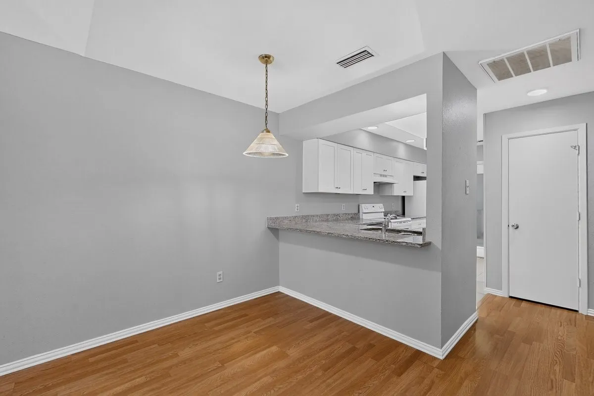 Duplex For Rent in Collin County , 9693 Windy Ridge Road, Frisco, Texas 75033, 3 Bedroom, 2 Bathroom, Garage spaces, 1,251 Sqft, built in 1984, mls#21299885, Real Estate Agent in Frisco, Homes For Rent in Collin county, Homes For Rent in Frisco, Realtor in Frisco Texas, Real Estate Brokerage Independent Realty Texas, Luminita Cordes Realtor