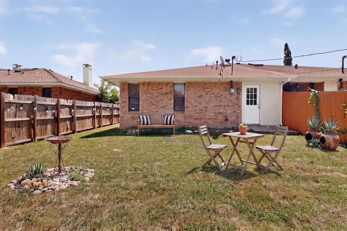 Duplex For Rent in Collin County , 9693 Windy Ridge Road, Frisco, Texas 75033, 3 Bedroom, 2 Bathroom, Garage spaces, 1,251 Sqft, built in 1984, mls#21299885, Real Estate Agent in Frisco, Homes For Rent in Collin county, Homes For Rent in Frisco, Realtor in Frisco Texas, Real Estate Brokerage Independent Realty Texas, Luminita Cordes Realtor