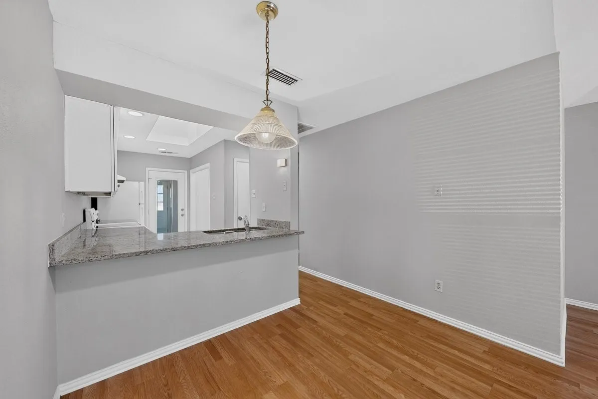 Duplex For Rent in Collin County , 9693 Windy Ridge Road, Frisco, Texas 75033, 3 Bedroom, 2 Bathroom, Garage spaces, 1,251 Sqft, built in 1984, mls#21299885, Real Estate Agent in Frisco, Homes For Rent in Collin county, Homes For Rent in Frisco, Realtor in Frisco Texas, Real Estate Brokerage Independent Realty Texas, Luminita Cordes Realtor