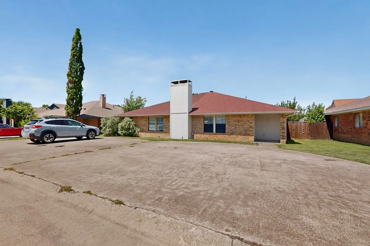 Duplex For Rent in Collin County , 9693 Windy Ridge Road, Frisco, Texas 75033, 3 Bedroom, 2 Bathroom, Garage spaces, 1,251 Sqft, built in 1984, mls#21299885, Real Estate Agent in Frisco, Homes For Rent in Collin county, Homes For Rent in Frisco, Realtor in Frisco Texas, Real Estate Brokerage Independent Realty Texas, Luminita Cordes Realtor