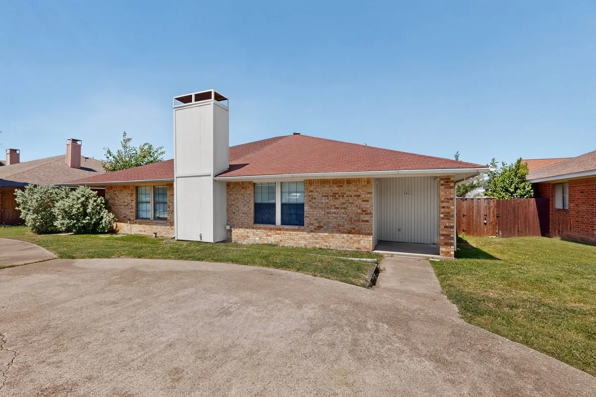 Duplex For Rent in Collin County , 9693 Windy Ridge Road, Frisco, Texas 75033, 3 Bedroom, 2 Bathroom, Garage spaces, 1,251 Sqft, built in 1984, mls#21299885, Real Estate Agent in Frisco, Homes For Rent in Collin county, Homes For Rent in Frisco, Realtor in Frisco Texas, Real Estate Brokerage Independent Realty Texas, Luminita Cordes Realtor