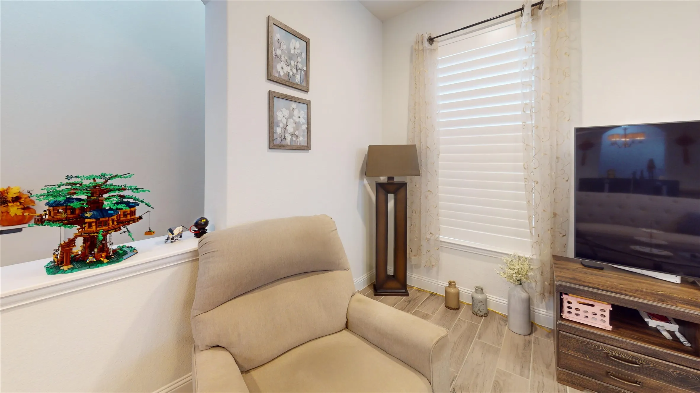 Townhouse For Sale in Collin County , 2408 Jameson Lane, Mc Kinney, Texas 75070, 3 Bedroom, 3 Bathroom, 2 Garage spaces, 1,990 Sqft, built in 2017, mls#21299862, Real Estate Agent in Mc Kinney, Homes For Sale in Collin county, Homes For Sale in Mc Kinney, Realtor in Mc Kinney Texas, Real Estate Brokerage Independent Realty Texas, Luminita Cordes Realtor