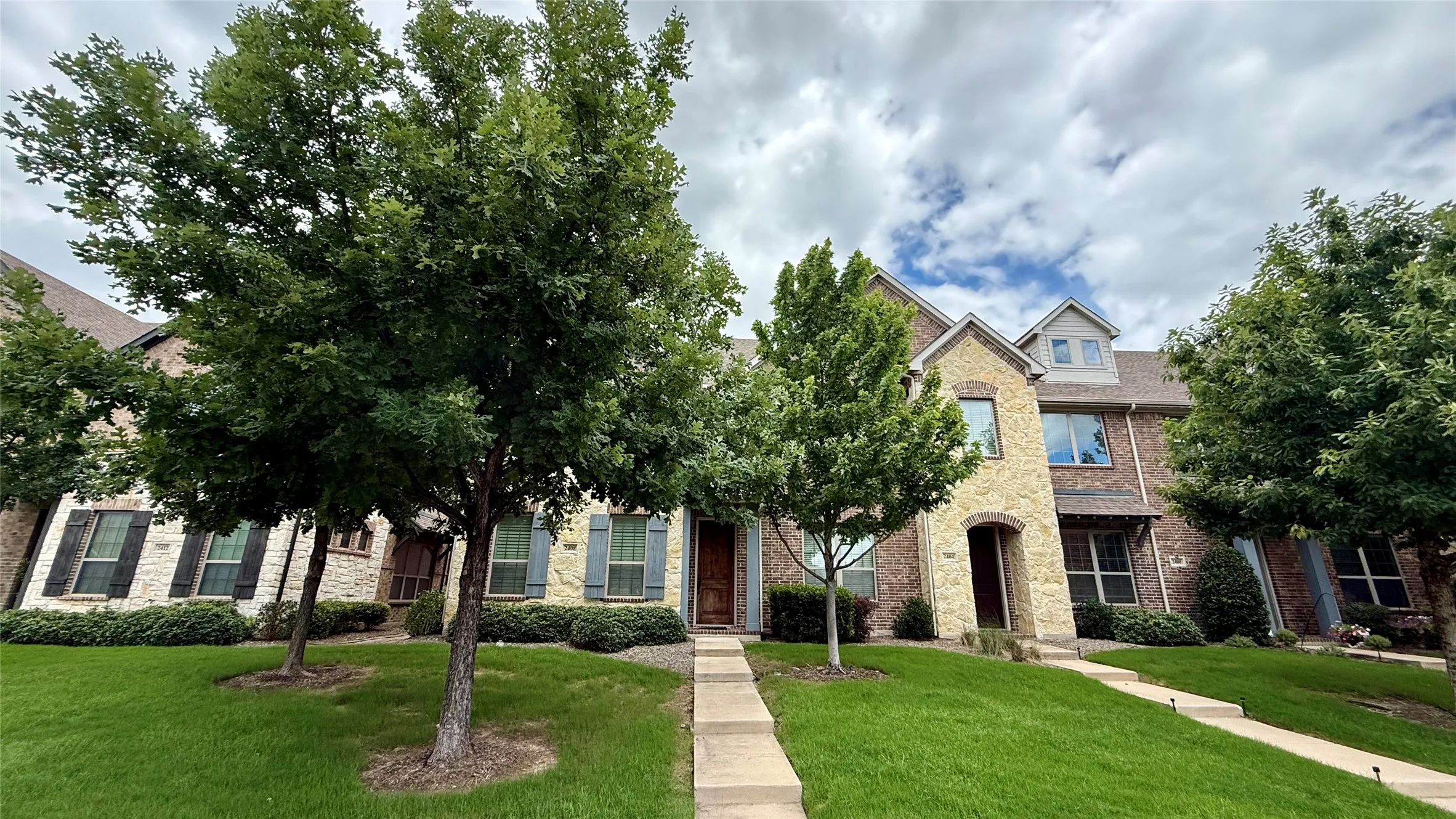 Townhouse For Sale in Collin County , 2408 Jameson Lane, Mc Kinney, Texas 75070, 3 Bedroom, 3 Bathroom, 2 Garage spaces, 1,990 Sqft, built in 2017, mls#21299862, Real Estate Agent in Mc Kinney, Homes For Sale in Collin county, Homes For Sale in Mc Kinney, Realtor in Mc Kinney Texas, Real Estate Brokerage Independent Realty Texas, Luminita Cordes Realtor