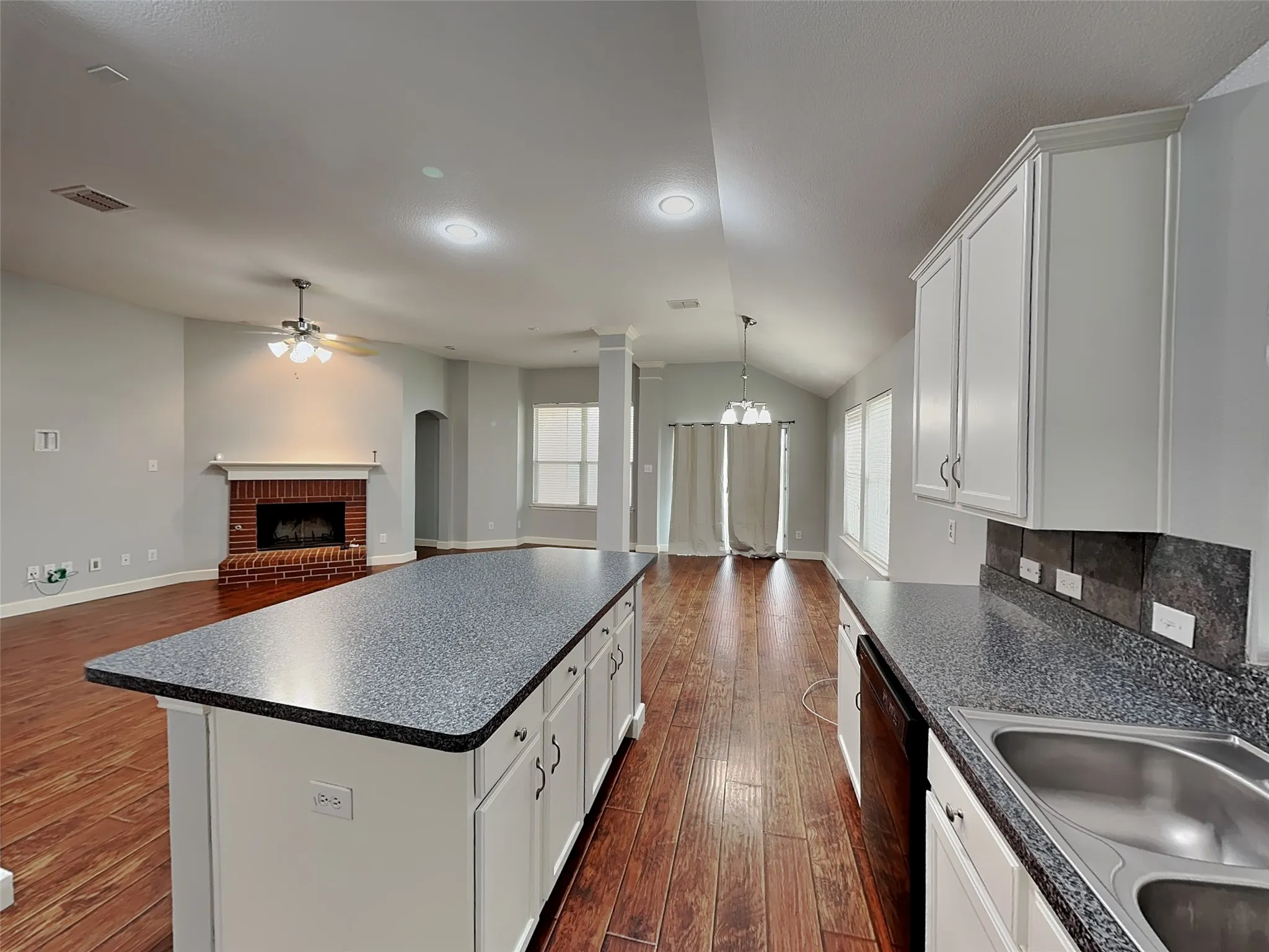 Single Family Residence For Rent in Tarrant County , 5920 Paloma Blanca Drive, Fort Worth, Texas 76179, 3 Bedroom, 2 Bathroom, 2 Garage spaces, 2,110 Sqft, built in 2005, mls#21299904, Real Estate Agent in Fort Worth, Homes For Rent in Tarrant county, Homes For Rent in Fort Worth, Realtor in Fort Worth Texas, Real Estate Brokerage Independent Realty Texas, Luminita Cordes Realtor