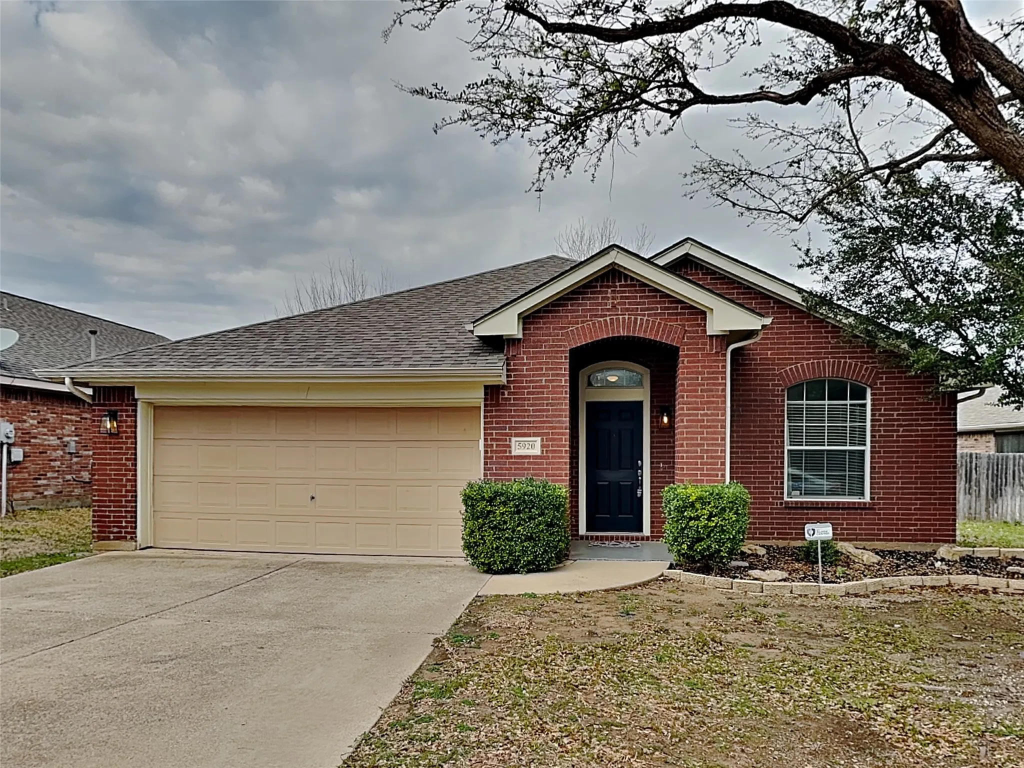 Single Family Residence For Rent in Tarrant County , 5920 Paloma Blanca Drive, Fort Worth, Texas 76179, 3 Bedroom, 2 Bathroom, 2 Garage spaces, 2,110 Sqft, built in 2005, mls#21299904, Real Estate Agent in Fort Worth, Homes For Rent in Tarrant county, Homes For Rent in Fort Worth, Realtor in Fort Worth Texas, Real Estate Brokerage Independent Realty Texas, Luminita Cordes Realtor
