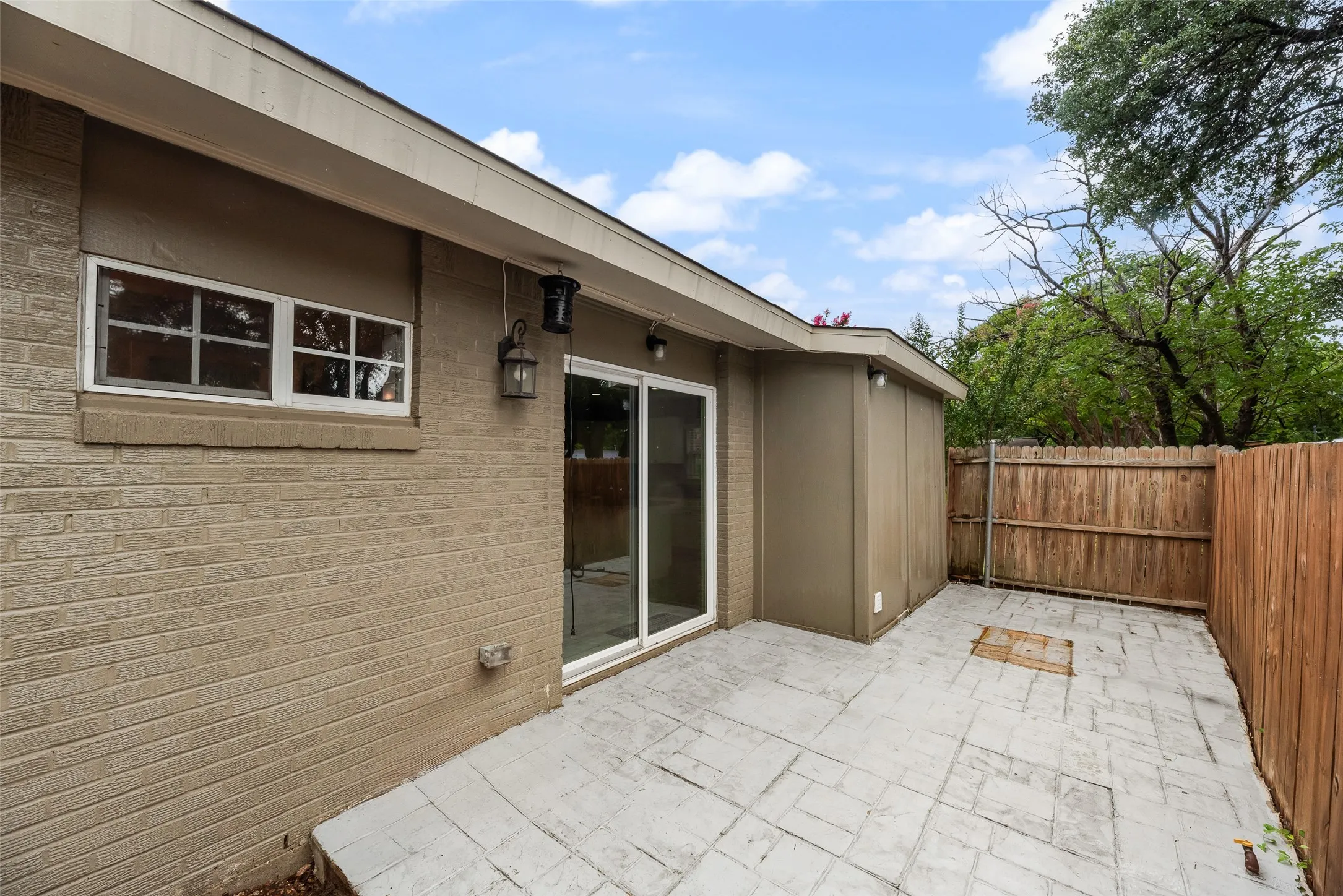 Single Family Residence For Sale in Dallas County , 6742 Hialeah Drive, Dallas, Texas 75214, 4 Bedroom, 3 Bathroom, Garage spaces, 1,660 Sqft, built in 1954, mls#21296473, Real Estate Agent in Dallas, Homes For Sale in Dallas county, Homes For Sale in Dallas, Realtor in Dallas Texas, Real Estate Brokerage Independent Realty Texas, Luminita Cordes Realtor