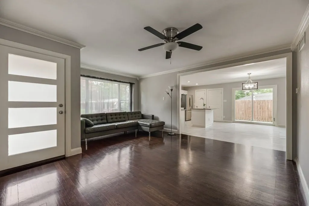 Single Family Residence For Sale in Dallas County , 6742 Hialeah Drive, Dallas, Texas 75214, 4 Bedroom, 3 Bathroom, Garage spaces, 1,660 Sqft, built in 1954, mls#21296473, Real Estate Agent in Dallas, Homes For Sale in Dallas county, Homes For Sale in Dallas, Realtor in Dallas Texas, Real Estate Brokerage Independent Realty Texas, Luminita Cordes Realtor