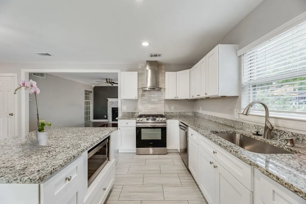 Single Family Residence For Sale in Dallas County , 6742 Hialeah Drive, Dallas, Texas 75214, 4 Bedroom, 3 Bathroom, Garage spaces, 1,660 Sqft, built in 1954, mls#21296473, Real Estate Agent in Dallas, Homes For Sale in Dallas county, Homes For Sale in Dallas, Realtor in Dallas Texas, Real Estate Brokerage Independent Realty Texas, Luminita Cordes Realtor
