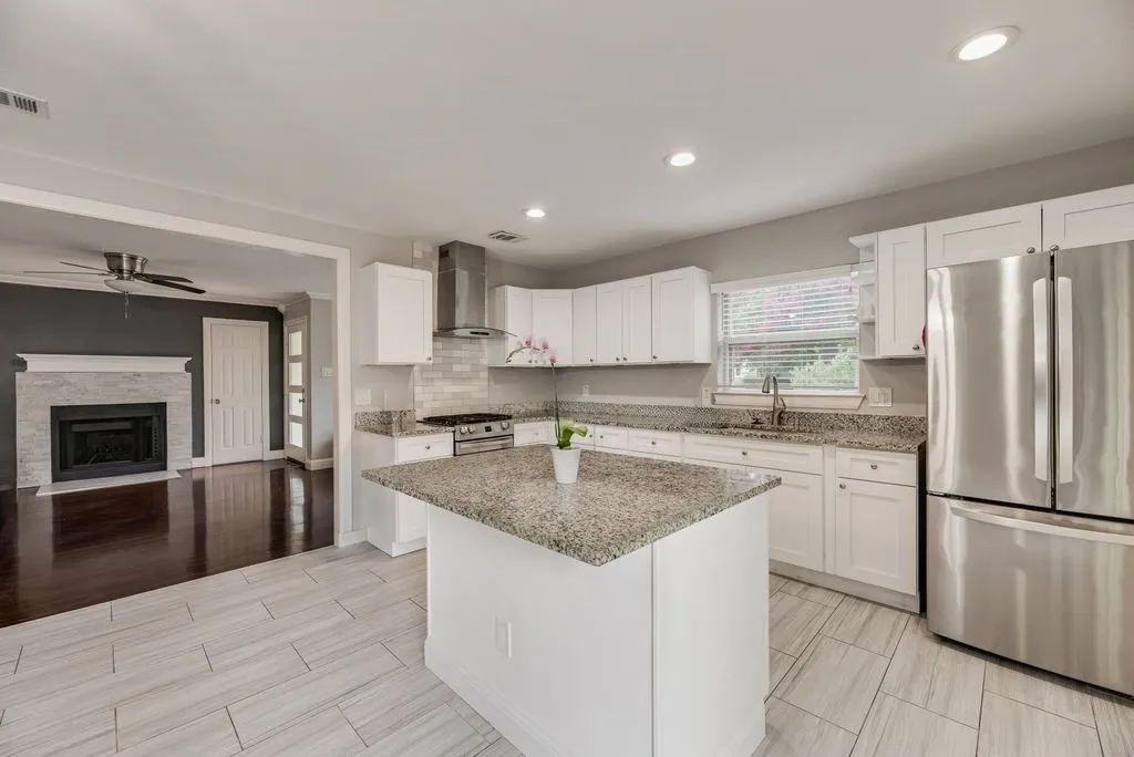 Single Family Residence For Sale in Dallas County , 6742 Hialeah Drive, Dallas, Texas 75214, 4 Bedroom, 3 Bathroom, Garage spaces, 1,660 Sqft, built in 1954, mls#21296473, Real Estate Agent in Dallas, Homes For Sale in Dallas county, Homes For Sale in Dallas, Realtor in Dallas Texas, Real Estate Brokerage Independent Realty Texas, Luminita Cordes Realtor