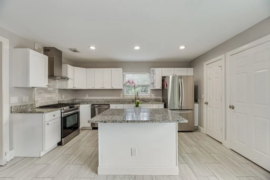 Single Family Residence For Sale in Dallas County , 6742 Hialeah Drive, Dallas, Texas 75214, 4 Bedroom, 3 Bathroom, Garage spaces, 1,660 Sqft, built in 1954, mls#21296473, Real Estate Agent in Dallas, Homes For Sale in Dallas county, Homes For Sale in Dallas, Realtor in Dallas Texas, Real Estate Brokerage Independent Realty Texas, Luminita Cordes Realtor