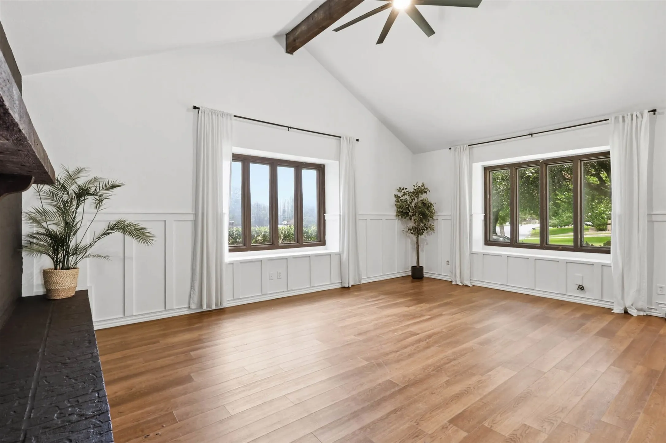 Single Family Residence For Sale in Tarrant County , 240 Timberlake Drive, Azle, Texas 76020, 4 Bedroom, 2 Bathroom, Garage spaces, 2,608 Sqft, built in 1975, mls#21298909, Real Estate Agent in Azle, Homes For Sale in Tarrant county, Homes For Sale in Azle, Realtor in Azle Texas, Real Estate Brokerage Independent Realty Texas, Luminita Cordes Realtor