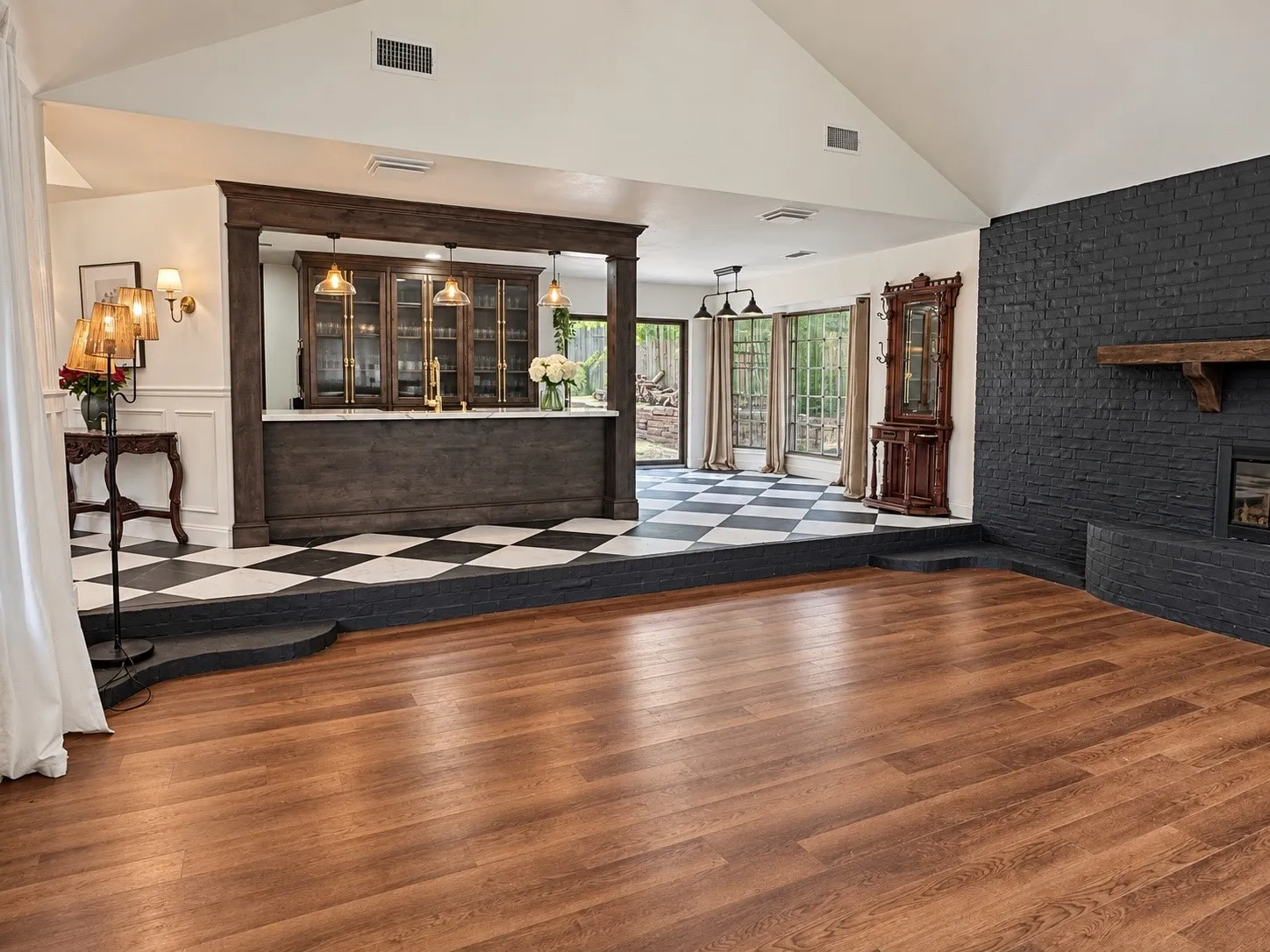 Single Family Residence For Sale in Tarrant County , 240 Timberlake Drive, Azle, Texas 76020, 4 Bedroom, 2 Bathroom, Garage spaces, 2,608 Sqft, built in 1975, mls#21298909, Real Estate Agent in Azle, Homes For Sale in Tarrant county, Homes For Sale in Azle, Realtor in Azle Texas, Real Estate Brokerage Independent Realty Texas, Luminita Cordes Realtor