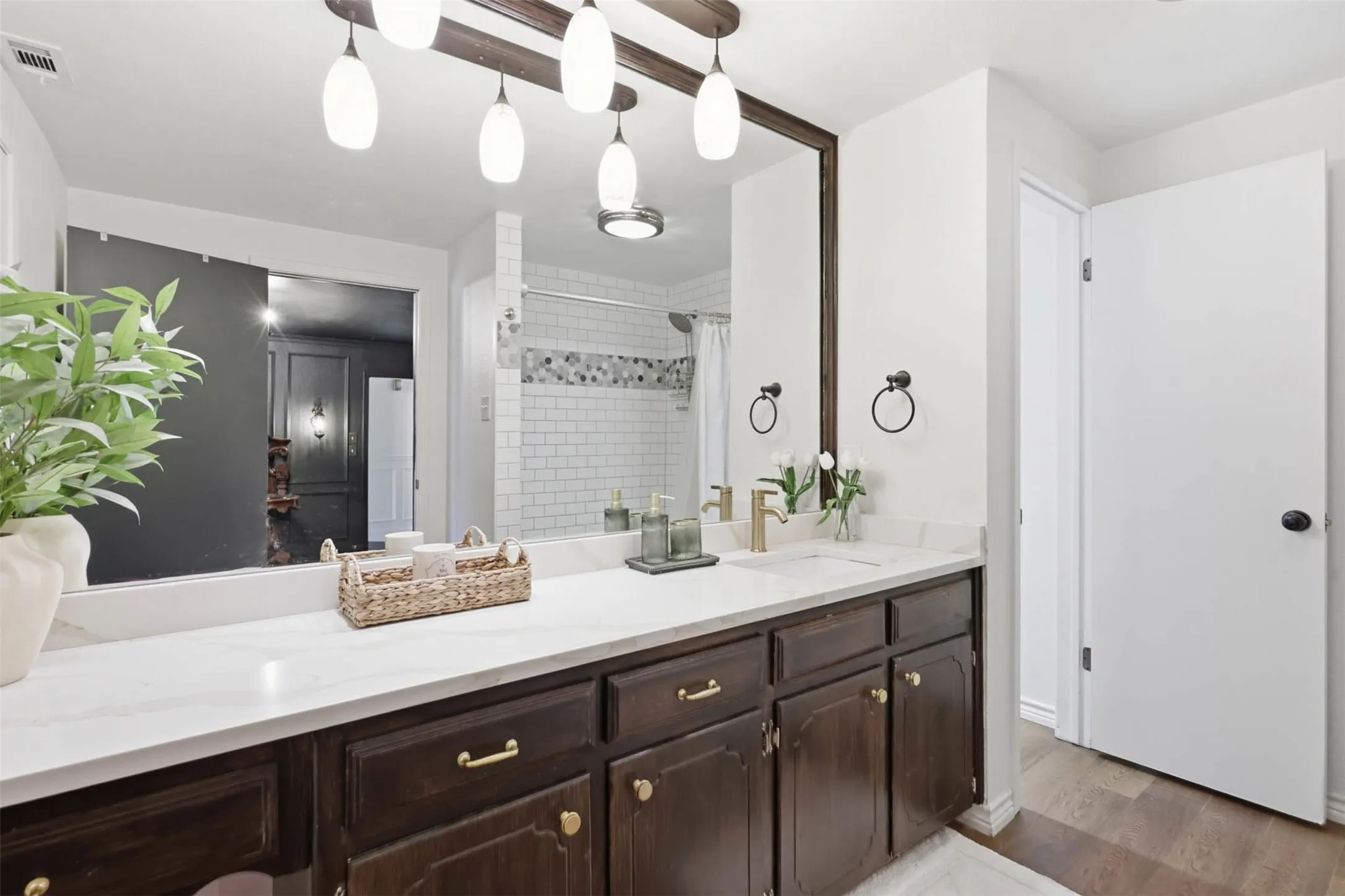 Single Family Residence For Sale in Tarrant County , 240 Timberlake Drive, Azle, Texas 76020, 4 Bedroom, 2 Bathroom, Garage spaces, 2,608 Sqft, built in 1975, mls#21298909, Real Estate Agent in Azle, Homes For Sale in Tarrant county, Homes For Sale in Azle, Realtor in Azle Texas, Real Estate Brokerage Independent Realty Texas, Luminita Cordes Realtor