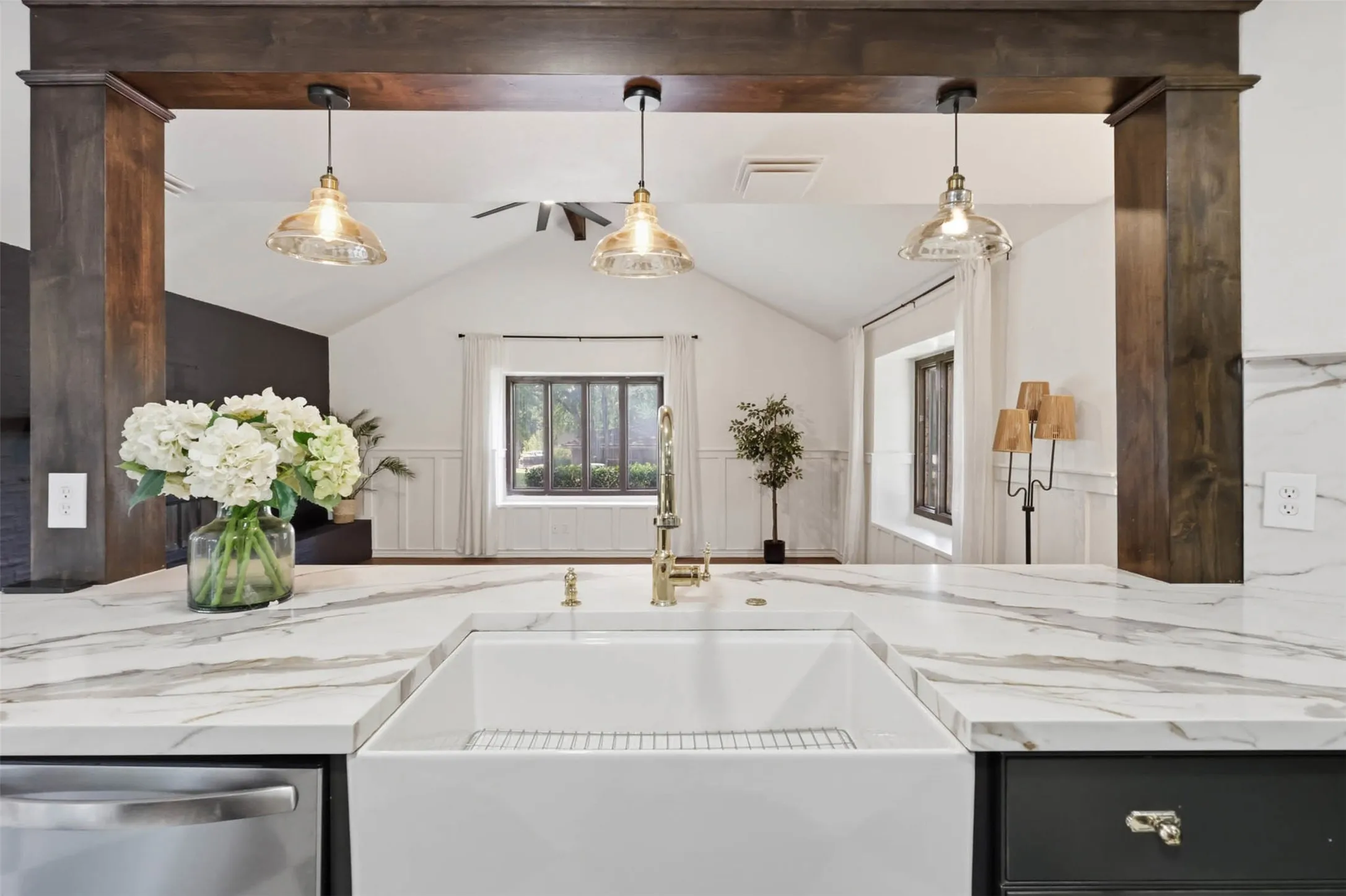 Single Family Residence For Sale in Tarrant County , 240 Timberlake Drive, Azle, Texas 76020, 4 Bedroom, 2 Bathroom, Garage spaces, 2,608 Sqft, built in 1975, mls#21298909, Real Estate Agent in Azle, Homes For Sale in Tarrant county, Homes For Sale in Azle, Realtor in Azle Texas, Real Estate Brokerage Independent Realty Texas, Luminita Cordes Realtor