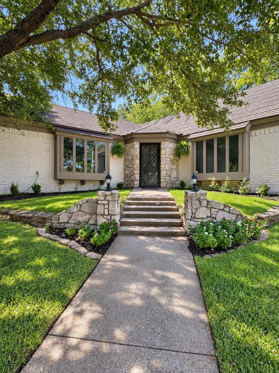 Single Family Residence For Sale in Tarrant County , 240 Timberlake Drive, Azle, Texas 76020, 4 Bedroom, 2 Bathroom, Garage spaces, 2,608 Sqft, built in 1975, mls#21298909, Real Estate Agent in Azle, Homes For Sale in Tarrant county, Homes For Sale in Azle, Realtor in Azle Texas, Real Estate Brokerage Independent Realty Texas, Luminita Cordes Realtor