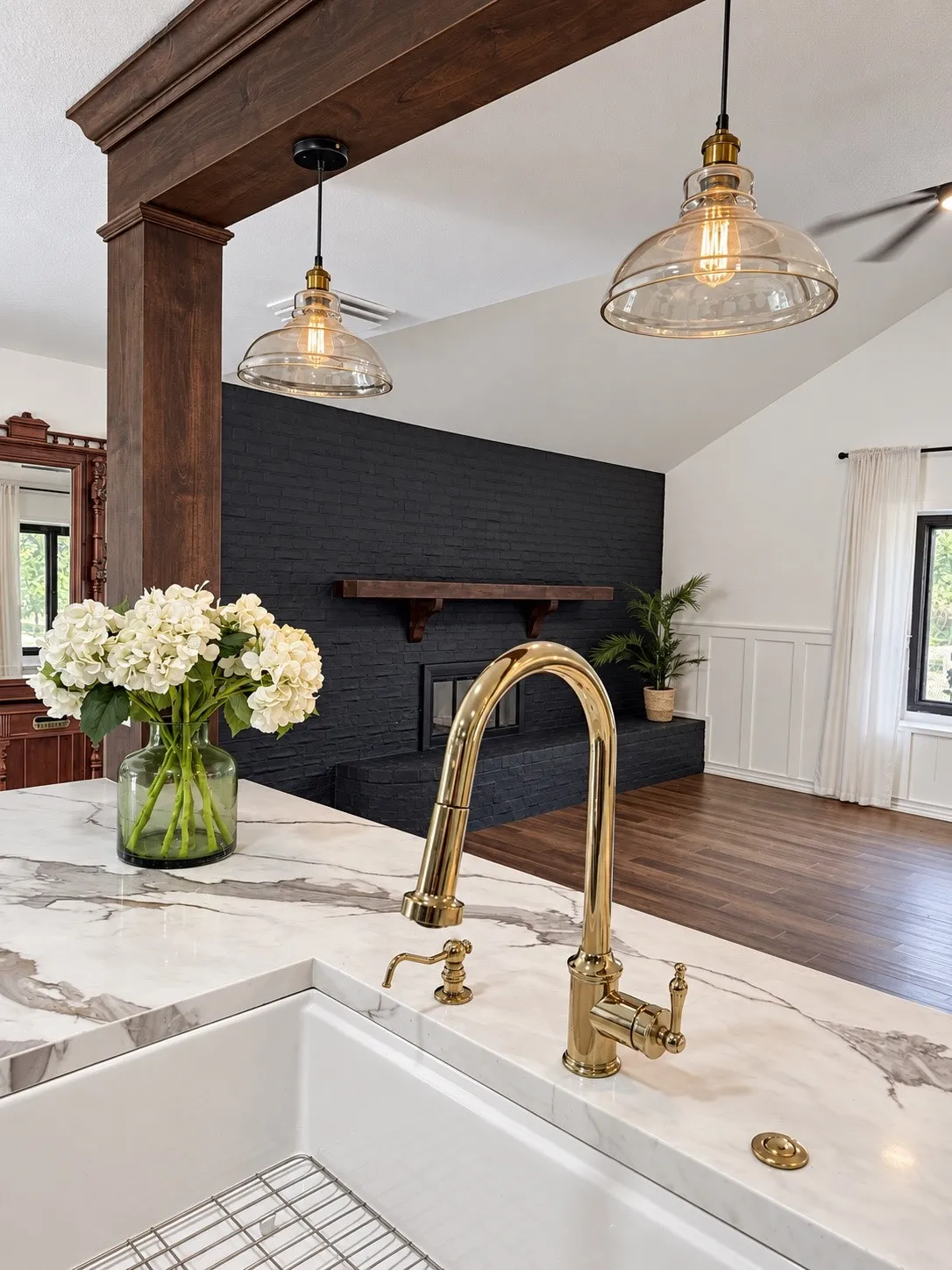 Single Family Residence For Sale in Tarrant County , 240 Timberlake Drive, Azle, Texas 76020, 4 Bedroom, 2 Bathroom, Garage spaces, 2,608 Sqft, built in 1975, mls#21298909, Real Estate Agent in Azle, Homes For Sale in Tarrant county, Homes For Sale in Azle, Realtor in Azle Texas, Real Estate Brokerage Independent Realty Texas, Luminita Cordes Realtor
