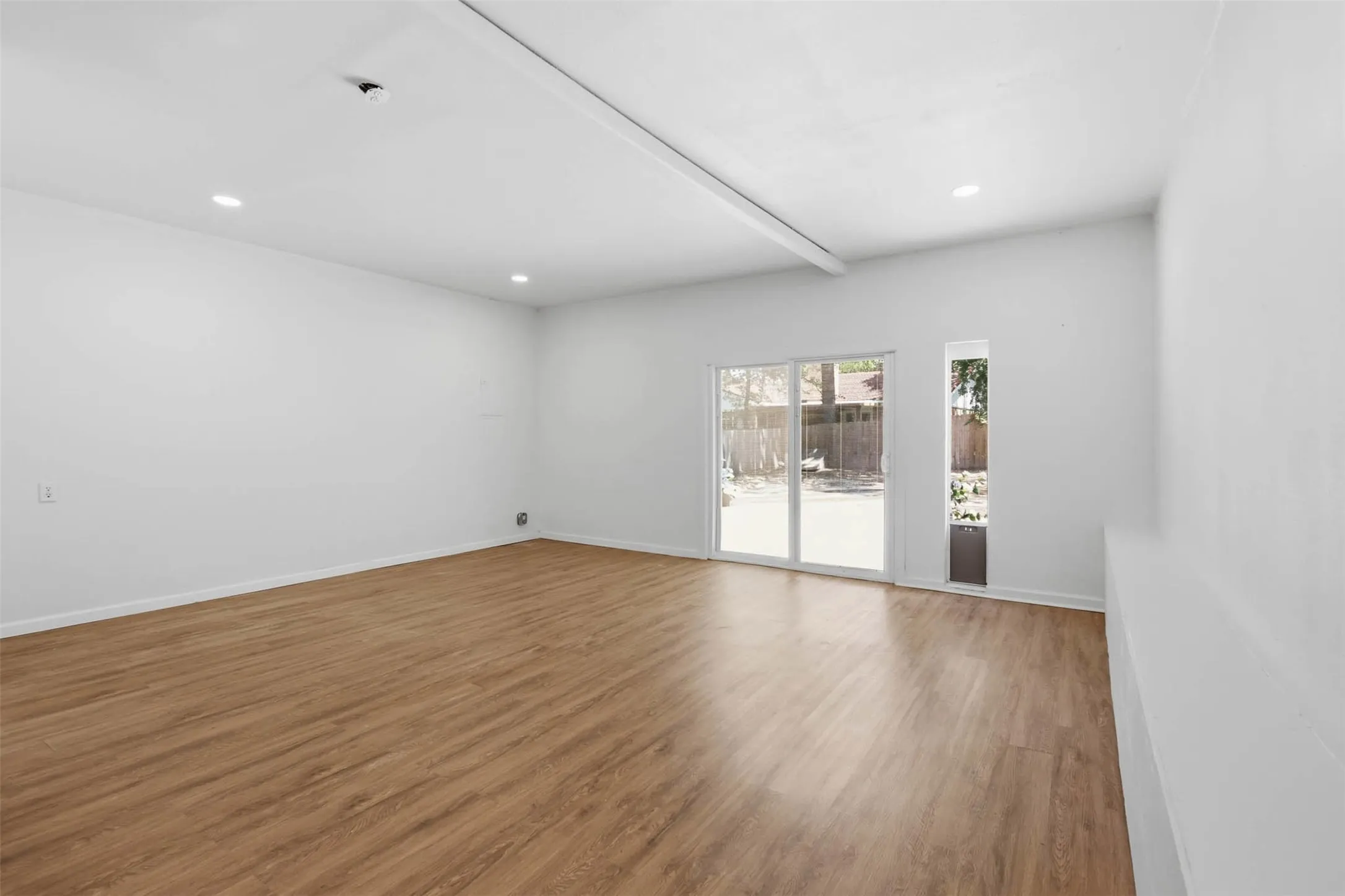 Single Family Residence For Sale in Tarrant County , 240 Timberlake Drive, Azle, Texas 76020, 4 Bedroom, 2 Bathroom, Garage spaces, 2,608 Sqft, built in 1975, mls#21298909, Real Estate Agent in Azle, Homes For Sale in Tarrant county, Homes For Sale in Azle, Realtor in Azle Texas, Real Estate Brokerage Independent Realty Texas, Luminita Cordes Realtor