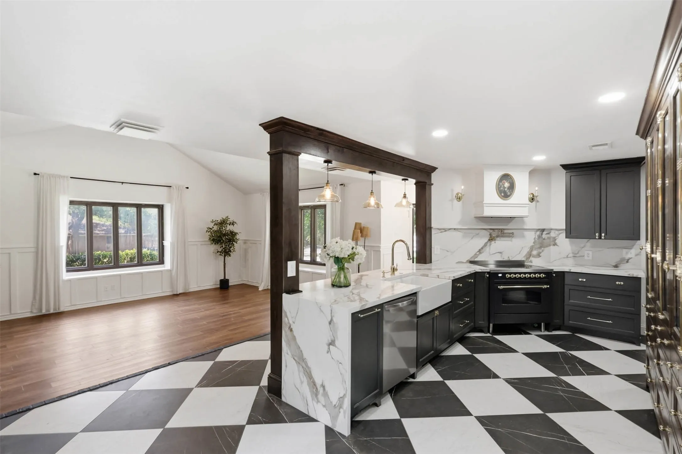 Single Family Residence For Sale in Tarrant County , 240 Timberlake Drive, Azle, Texas 76020, 4 Bedroom, 2 Bathroom, Garage spaces, 2,608 Sqft, built in 1975, mls#21298909, Real Estate Agent in Azle, Homes For Sale in Tarrant county, Homes For Sale in Azle, Realtor in Azle Texas, Real Estate Brokerage Independent Realty Texas, Luminita Cordes Realtor