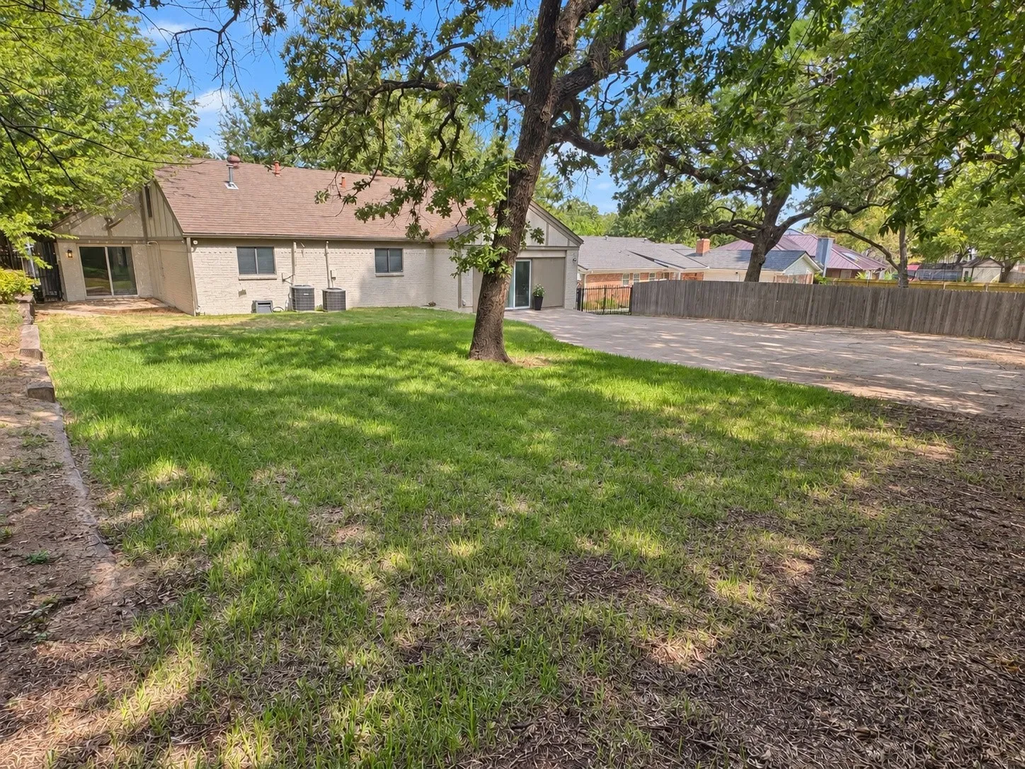 Single Family Residence For Sale in Tarrant County , 240 Timberlake Drive, Azle, Texas 76020, 4 Bedroom, 2 Bathroom, Garage spaces, 2,608 Sqft, built in 1975, mls#21298909, Real Estate Agent in Azle, Homes For Sale in Tarrant county, Homes For Sale in Azle, Realtor in Azle Texas, Real Estate Brokerage Independent Realty Texas, Luminita Cordes Realtor