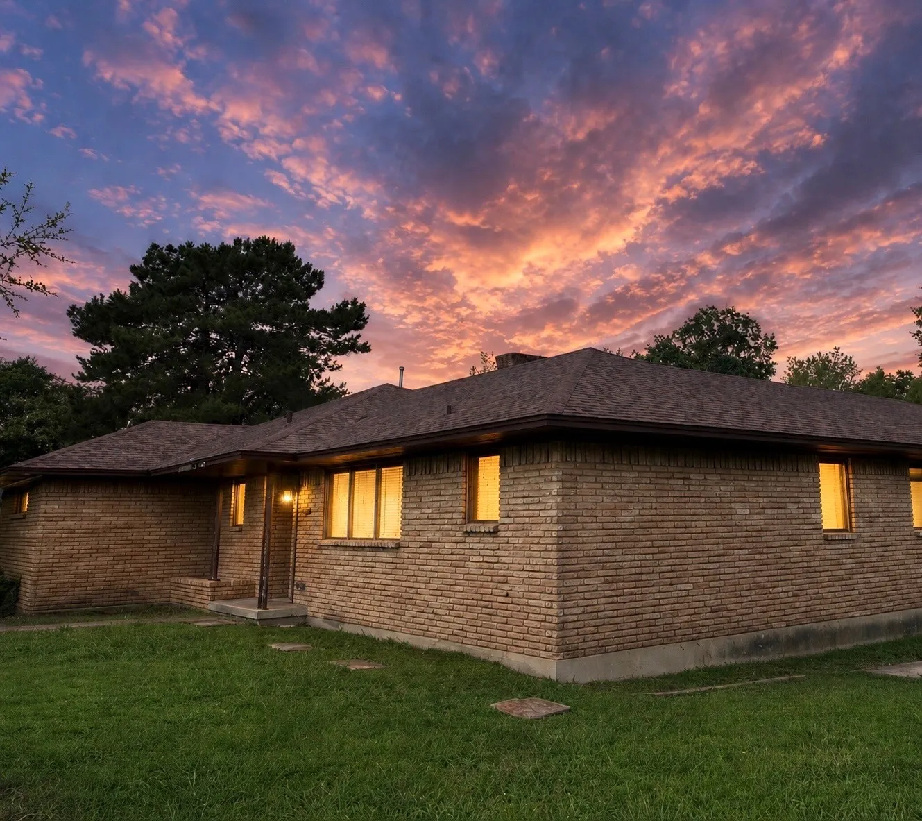 Single Family Residence For Sale in Dallas County , 1315 Willow Creek Drive, Lancaster, Texas 75146, 3 Bedroom, 2 Bathroom, 2 Garage spaces, 1,618 Sqft, built in 1970, mls#21299910, Real Estate Agent in Lancaster, Homes For Sale in Dallas county, Homes For Sale in Lancaster, Realtor in Lancaster Texas, Real Estate Brokerage Independent Realty Texas, Luminita Cordes Realtor