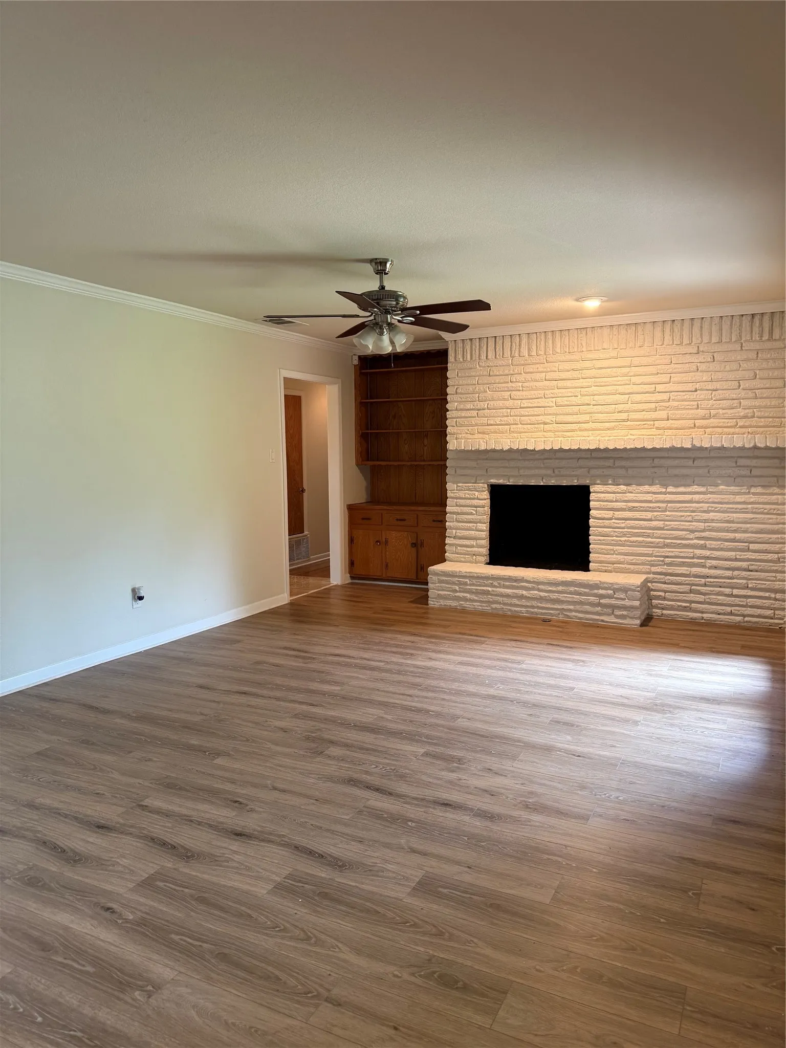 Single Family Residence For Sale in Dallas County , 1315 Willow Creek Drive, Lancaster, Texas 75146, 3 Bedroom, 2 Bathroom, 2 Garage spaces, 1,618 Sqft, built in 1970, mls#21299910, Real Estate Agent in Lancaster, Homes For Sale in Dallas county, Homes For Sale in Lancaster, Realtor in Lancaster Texas, Real Estate Brokerage Independent Realty Texas, Luminita Cordes Realtor