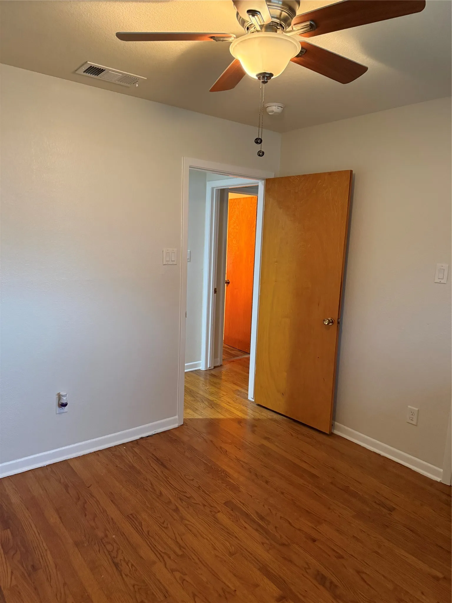 Single Family Residence For Sale in Dallas County , 1315 Willow Creek Drive, Lancaster, Texas 75146, 3 Bedroom, 2 Bathroom, 2 Garage spaces, 1,618 Sqft, built in 1970, mls#21299910, Real Estate Agent in Lancaster, Homes For Sale in Dallas county, Homes For Sale in Lancaster, Realtor in Lancaster Texas, Real Estate Brokerage Independent Realty Texas, Luminita Cordes Realtor