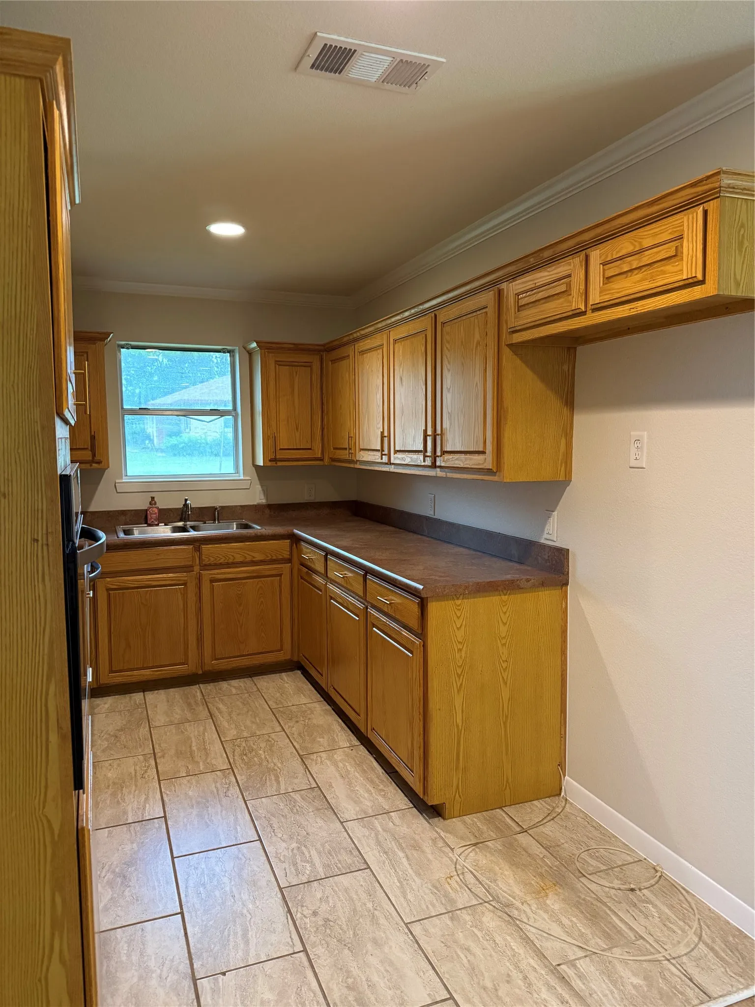 Single Family Residence For Sale in Dallas County , 1315 Willow Creek Drive, Lancaster, Texas 75146, 3 Bedroom, 2 Bathroom, 2 Garage spaces, 1,618 Sqft, built in 1970, mls#21299910, Real Estate Agent in Lancaster, Homes For Sale in Dallas county, Homes For Sale in Lancaster, Realtor in Lancaster Texas, Real Estate Brokerage Independent Realty Texas, Luminita Cordes Realtor