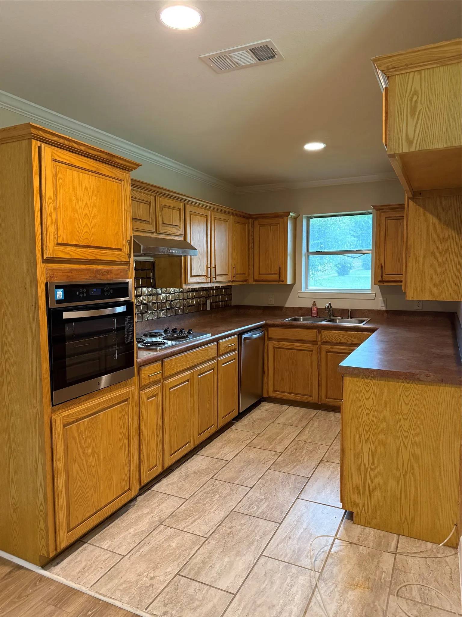 Single Family Residence For Sale in Dallas County , 1315 Willow Creek Drive, Lancaster, Texas 75146, 3 Bedroom, 2 Bathroom, 2 Garage spaces, 1,618 Sqft, built in 1970, mls#21299910, Real Estate Agent in Lancaster, Homes For Sale in Dallas county, Homes For Sale in Lancaster, Realtor in Lancaster Texas, Real Estate Brokerage Independent Realty Texas, Luminita Cordes Realtor