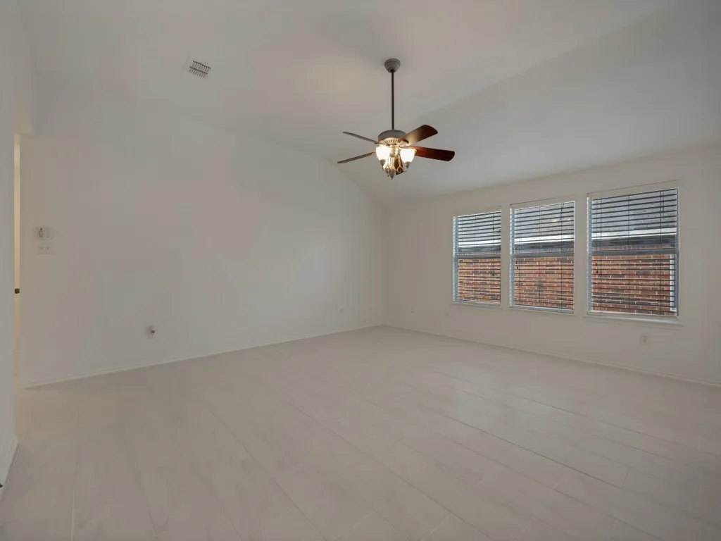 Single Family Residence For Sale in Denton County , 8821 CHISHOLM Trail, Cross Roads, Texas 76227, 3 Bedroom, 2 Bathroom, 2 Garage spaces, 1,585 Sqft, built in 2004, mls#21299914, Real Estate Agent in Cross Roads, Homes For Sale in Denton county, Homes For Sale in Cross Roads, Realtor in Cross Roads Texas, Real Estate Brokerage Independent Realty Texas, Luminita Cordes Realtor