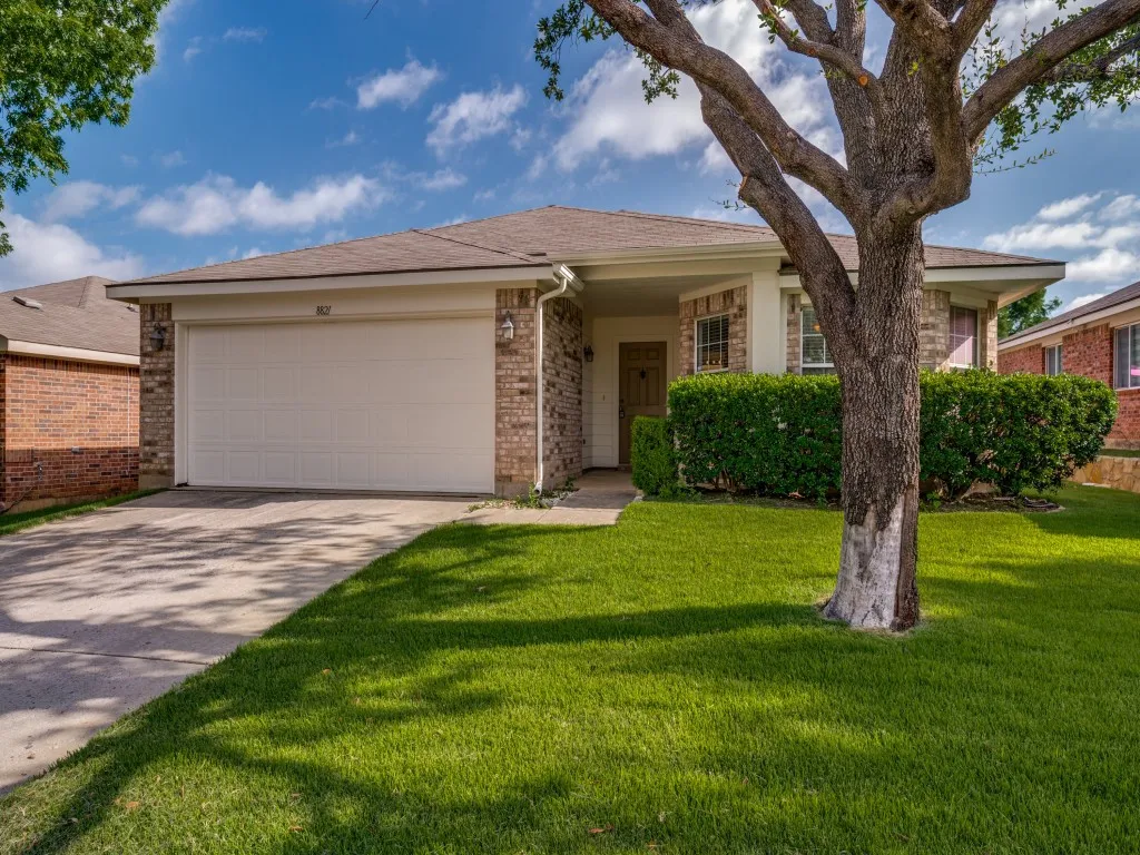 Single Family Residence For Sale in Denton County , 8821 CHISHOLM Trail, Cross Roads, Texas 76227, 3 Bedroom, 2 Bathroom, 2 Garage spaces, 1,585 Sqft, built in 2004, mls#21299914, Real Estate Agent in Cross Roads, Homes For Sale in Denton county, Homes For Sale in Cross Roads, Realtor in Cross Roads Texas, Real Estate Brokerage Independent Realty Texas, Luminita Cordes Realtor